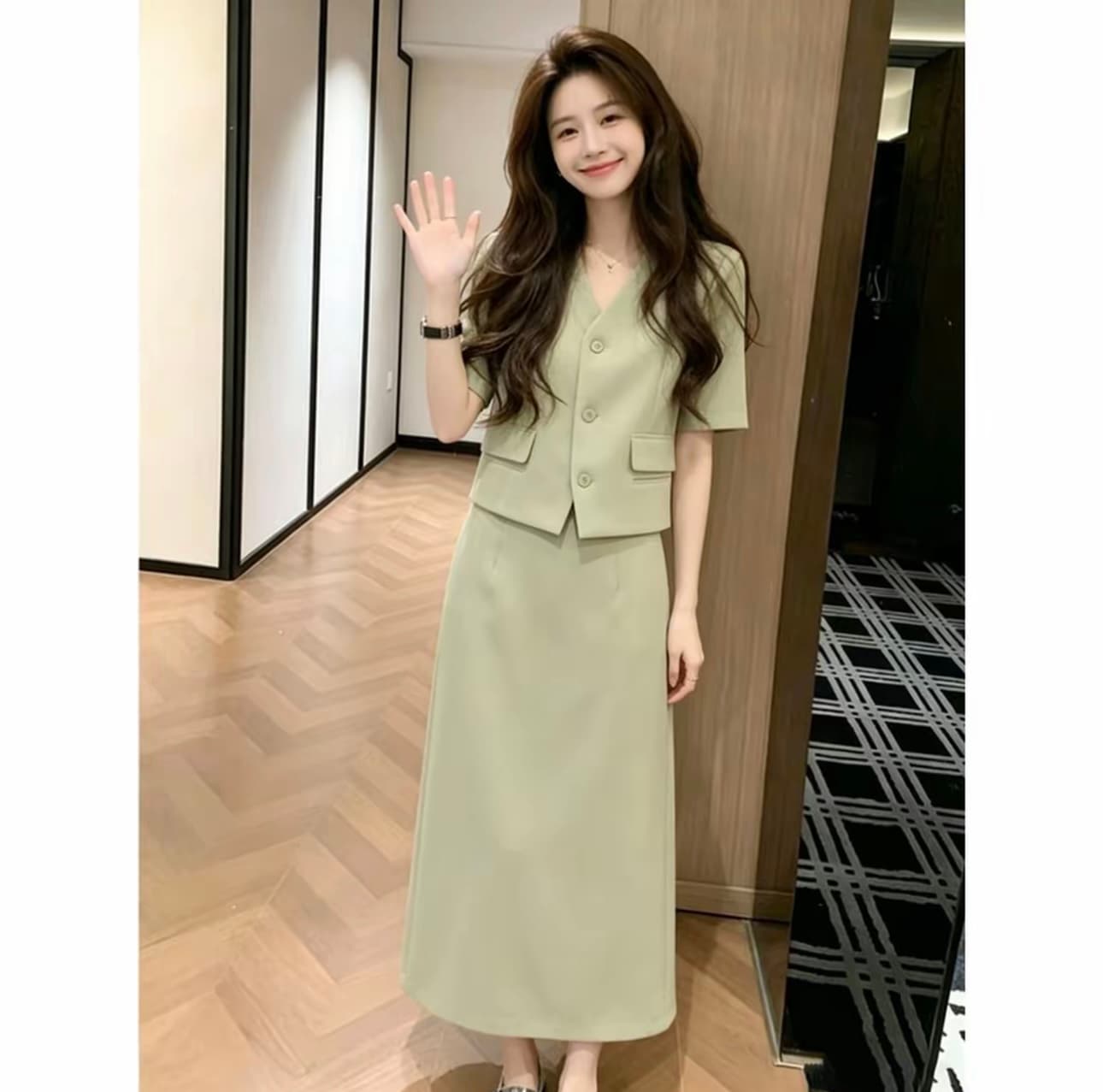 여름 새로운 밝은 녹색 얇은 스타일 반팔 캐주얼 세트 반신 스커트 롱 스커트 작은 샤넬 스타일 고급 센스 빛 럭셔리 여성 의류