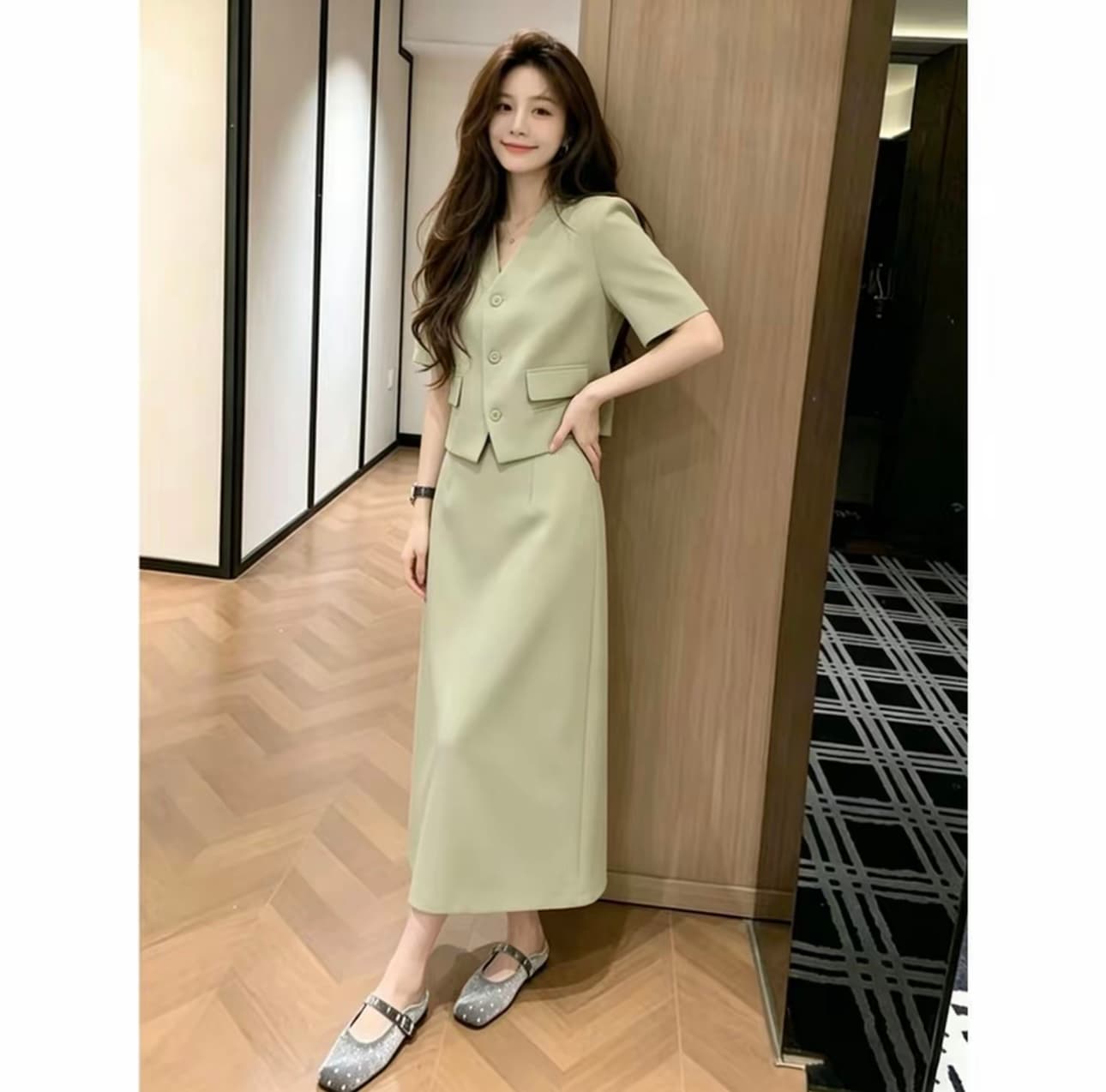 여름 새로운 밝은 녹색 얇은 스타일 반팔 캐주얼 세트 반신 스커트 롱 스커트 작은 샤넬 스타일 고급 센스 빛 럭셔리 여성 의류 상세 이미지 3