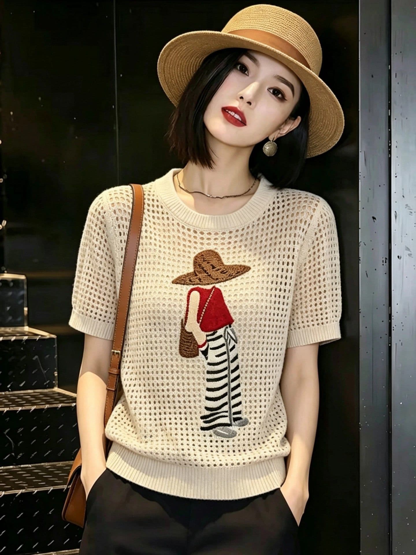 작은 대중 Chic 만화 프린트 홀로우 아웃 반팔 니트 스웨터 여성 여름 새로운 살구 색상 루즈핏 라운드 넥 얇은 스타일 맨위