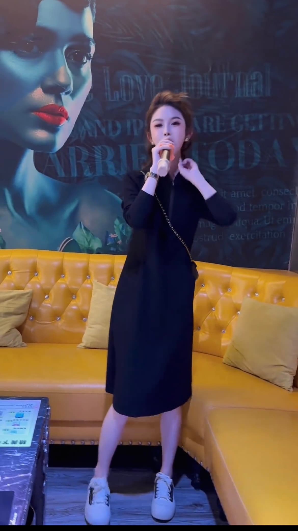 후드 하프 지퍼 긴팔 여성 드레스 2026 봄 가을 새로운 품격 루즈핏 슬림해 보이는 중간 길이 치마 상세 이미지 2