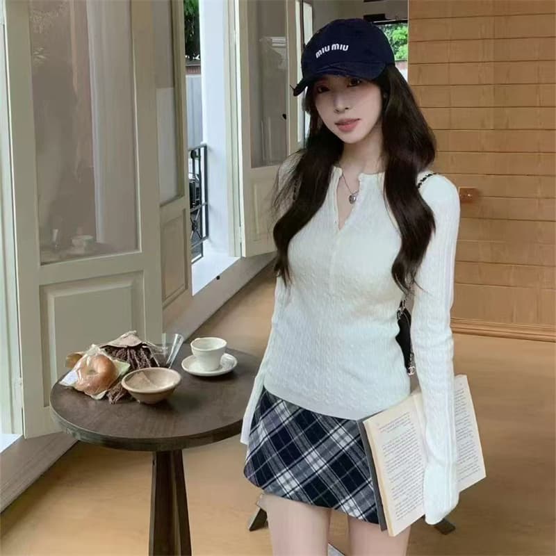가을 겨울 새로운 한국 스타일 품격 반 개방 칼라 꽈배기 단추 디자인 니트 맨위 기본 셔츠 스웨터 여자 상세 이미지 2