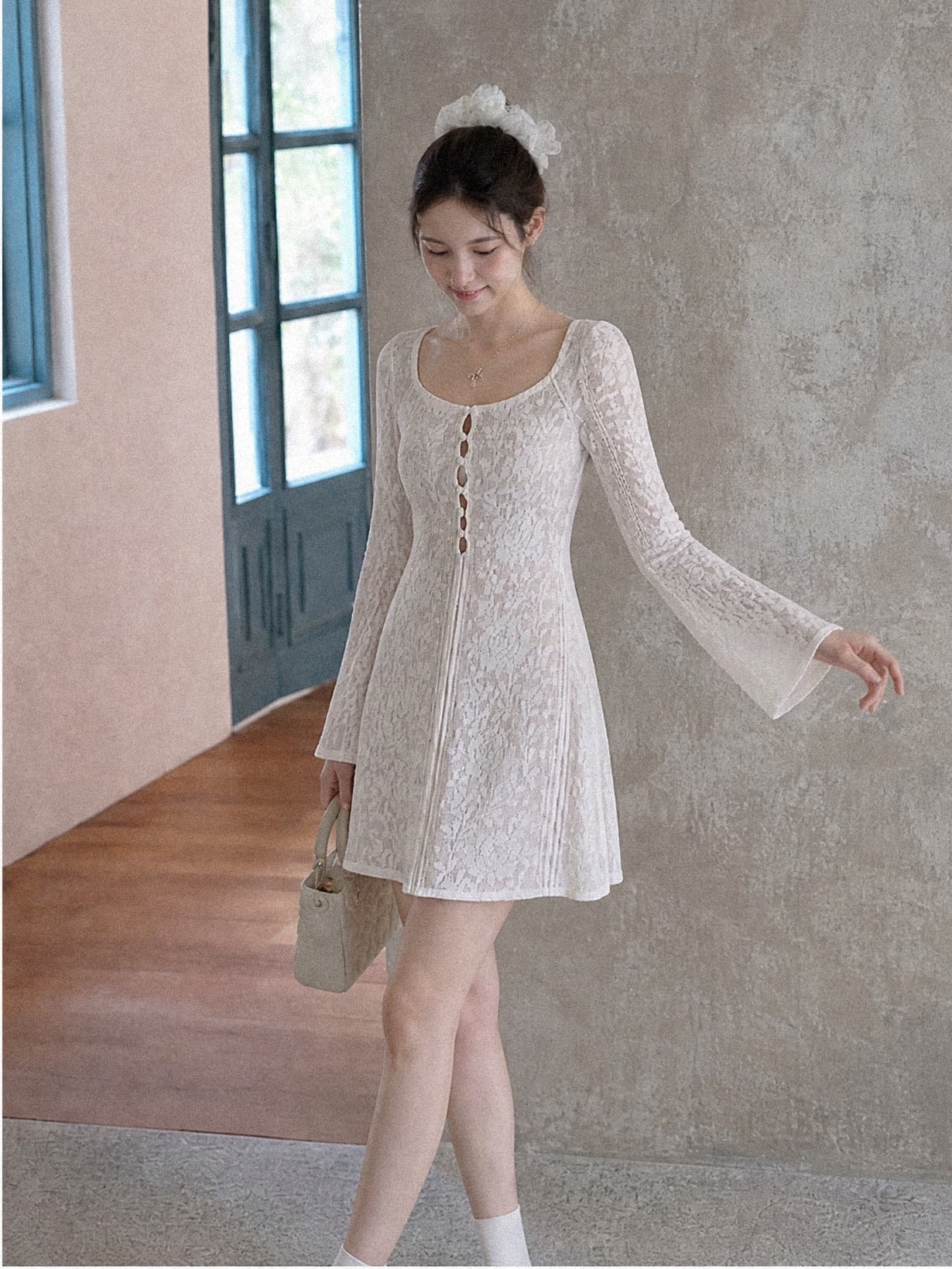 부드러운 바람 달콤함 품격 나팔 소매 홀로우 아웃 레이스 자수 디자인 센스 드레스 이미지 4