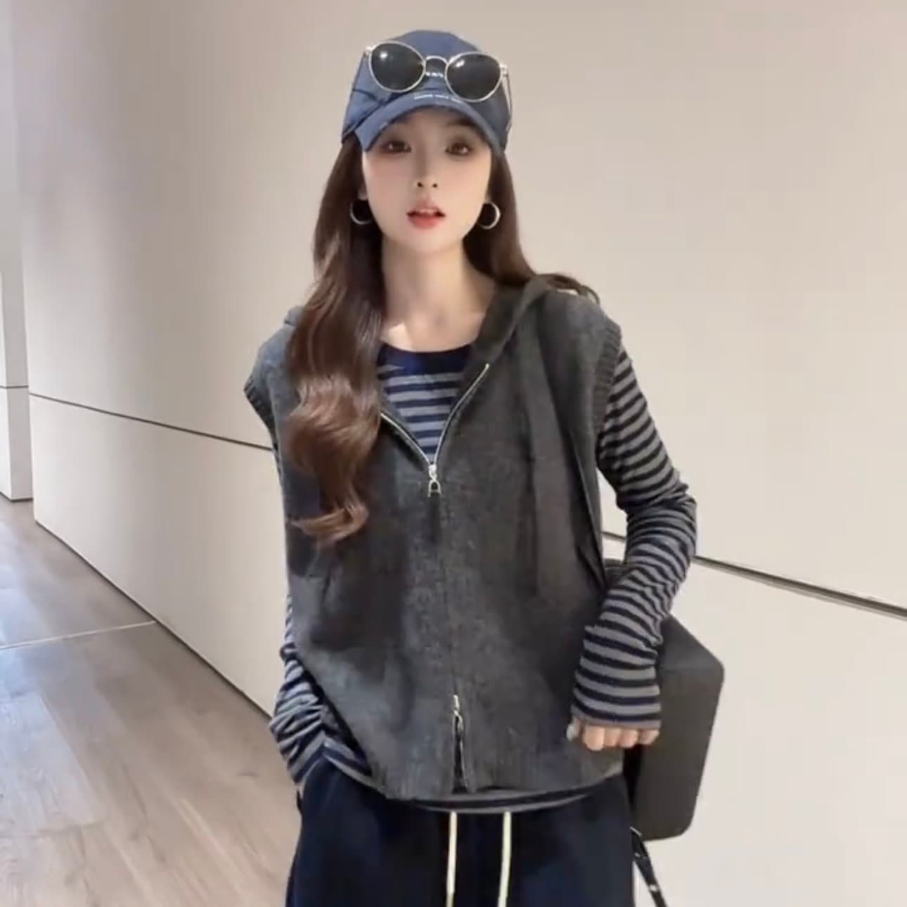 한 부서 패션 느긋한 다용도 기본 셔츠 긴팔 스트라이프 티셔츠 니트 스택 착용 후드 베스트 재킷 투피스 세트 이미지 2
