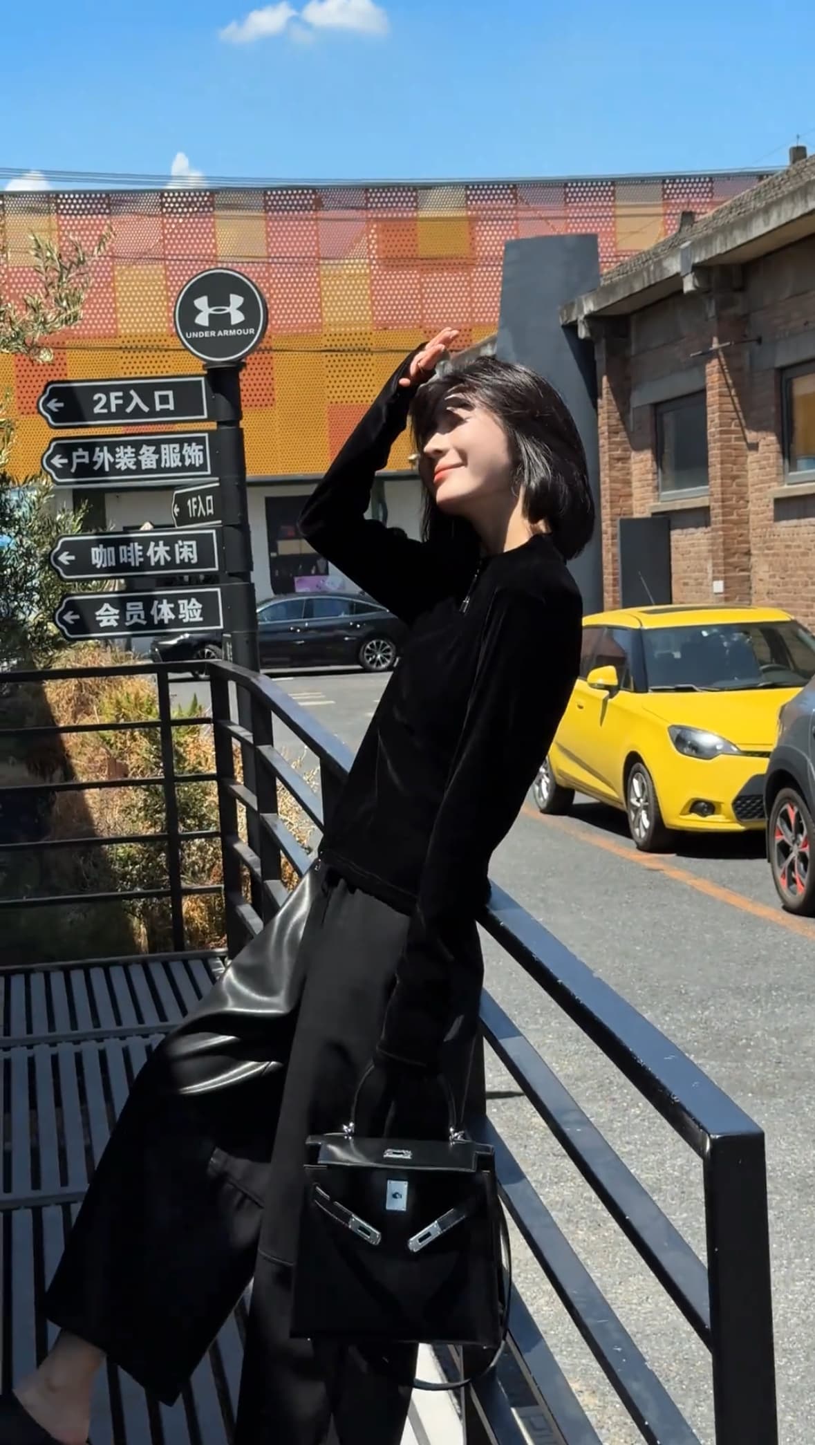 벨벳 스탠드 칼라 지퍼 짧은 여성 코트 2025 가을 빅 사이즈 지방 mm 다용도 캐주얼 검정색 슬림해 보이는 몸매 가꾸기 맨위 상세 이미지 3