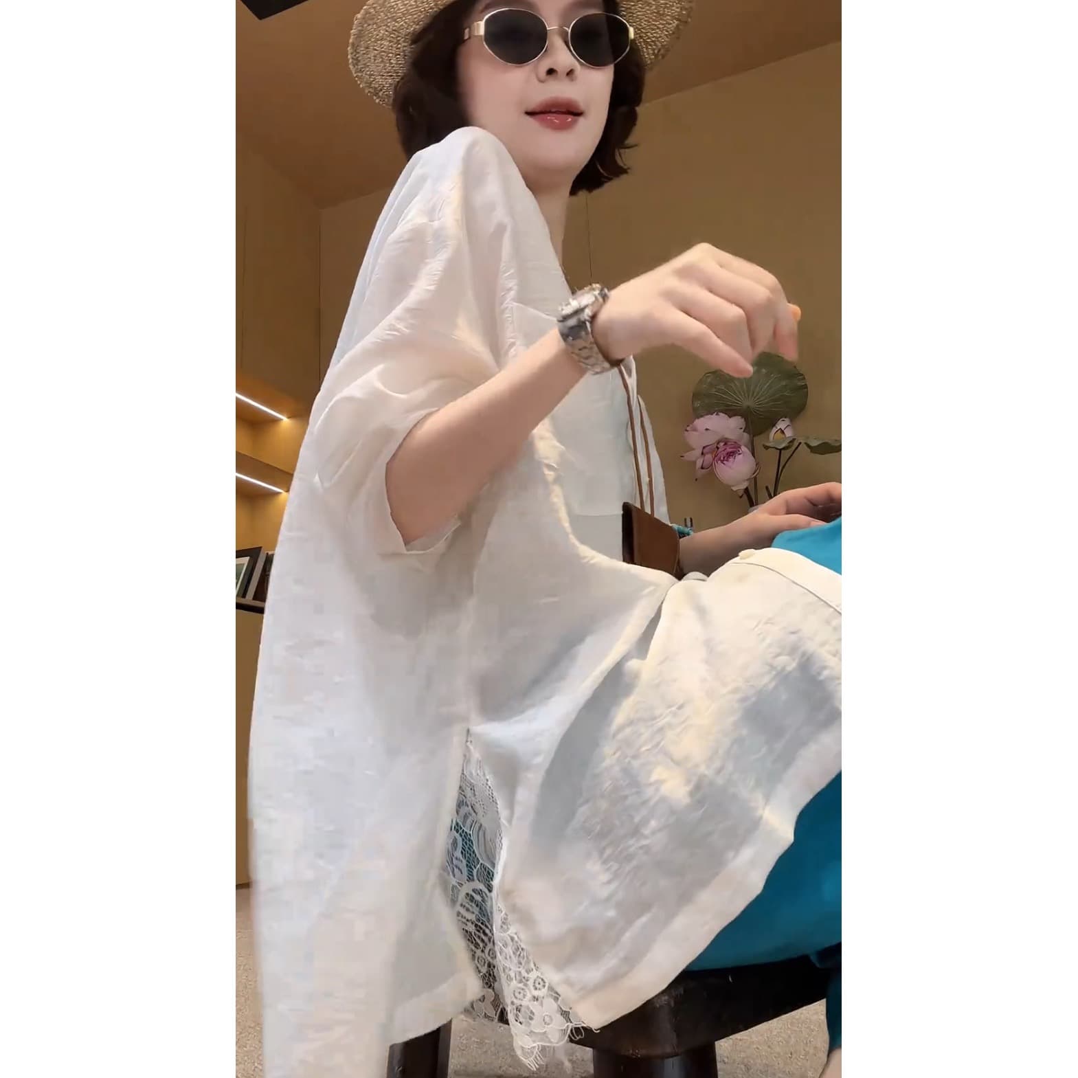 한 부서 디자인 절묘한 이후 트임 레이스 조각 긴팔 여성 셔츠 2026 여름 루즈핏 슬림해 보이는 V넥 맨위 상세 이미지 1