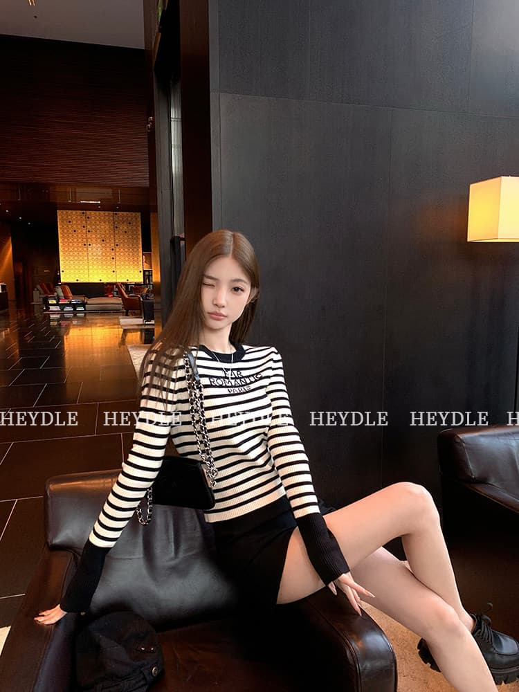 검은 콩 흠 북유럽 휴가 흑백 줄무늬 배색 스웨터 여자 봄 가을 새로운 몸매 가꾸기 쇼트 스타일 니트 맨위 상세 이미지 4