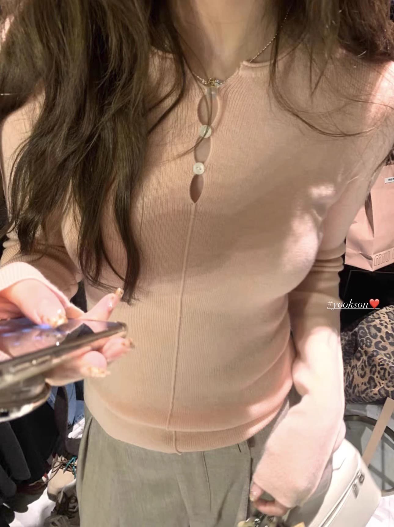 heygirl 블랙 형제 심장 기계 핫걸 아메리칸 홀로우 아웃 작은 심장 기계 니트 스웨터 여성 가을 인사이드 가져 가라. 몸매 가꾸기 기본 셔츠 상세 이미지 2