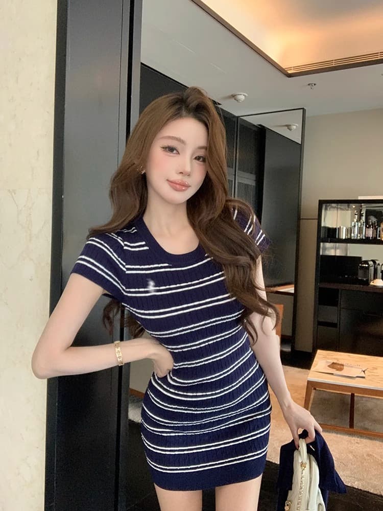 이른 가을 한국 치우 고기 야오 품격 부드러운 숙녀 홍콩 느낌 레트로 작은 샤넬 스타일 스트라이프 니트 드레스 기본 스커트 상세 이미지 3