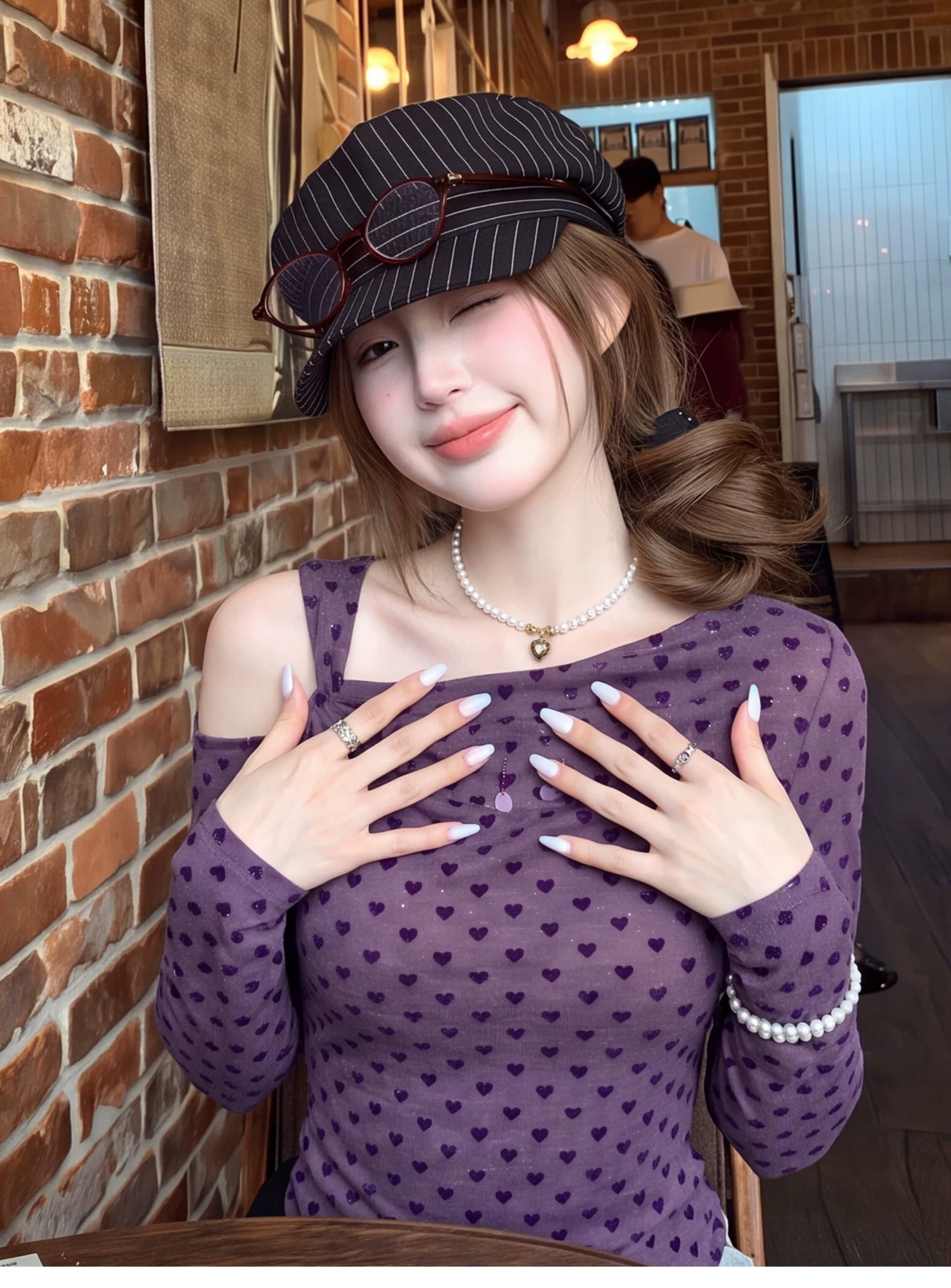 작은 키 보라색 도트 무늬 비스듬한 칼라 오프숄더 긴팔 티셔츠 여성 여름 슬립 외부 가져 가라. 얇고 가벼운 자외선 차단 블라우스 맨위 이미지 3