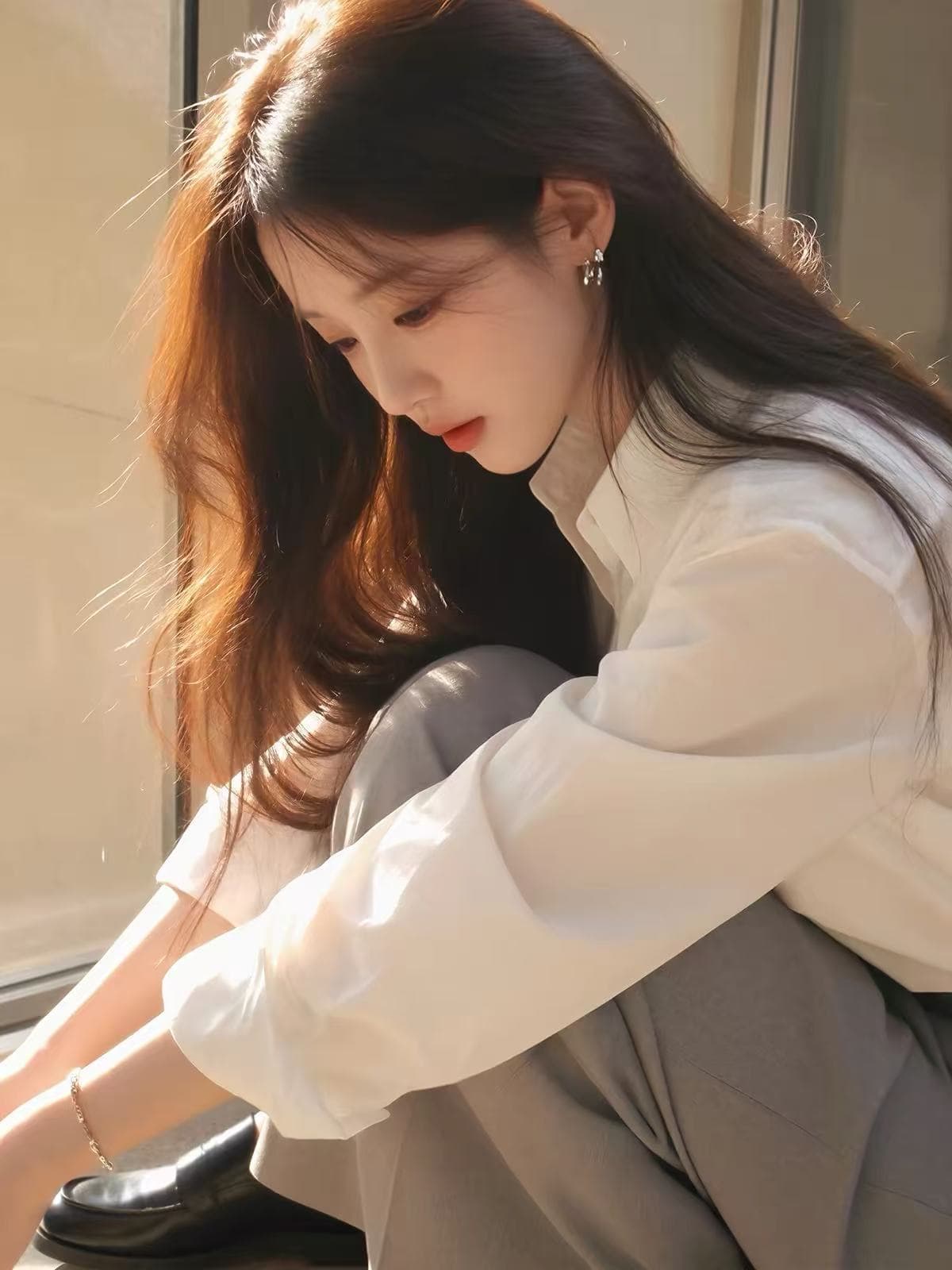 화이트 여성 셔츠 디자인 센스 작은 대중 2026 봄 새로운 품격 맨위 작은 키 빛 럭셔리 고급 센스 셔츠 상세 이미지 1