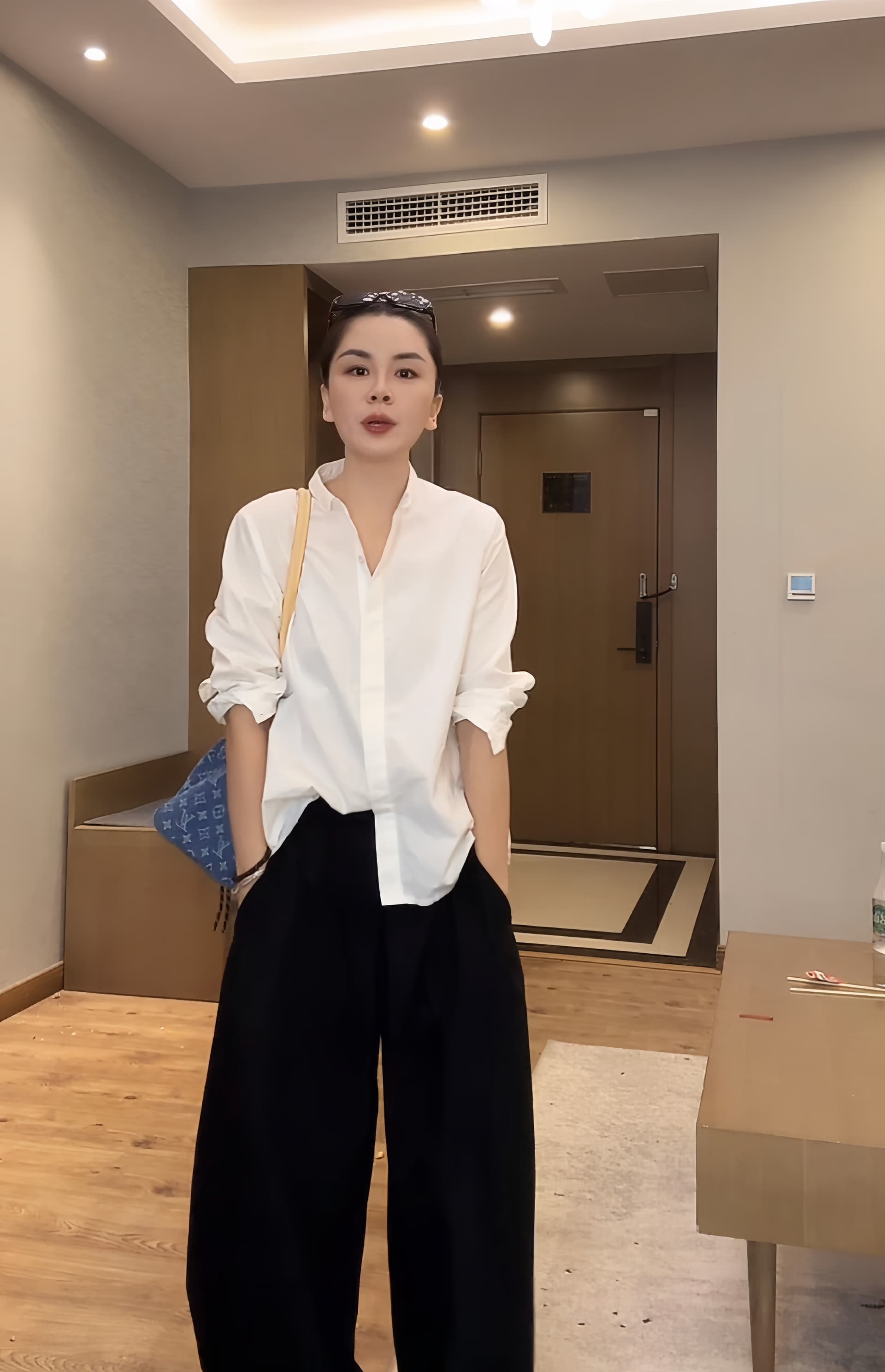 프랑스식 작은 폴로 칼라 싱글 줄 버튼 긴팔 여성 셔츠 2026 새로운 가을 Chic 경력 출퇴근 고급 센스 맨위 상세 이미지 3