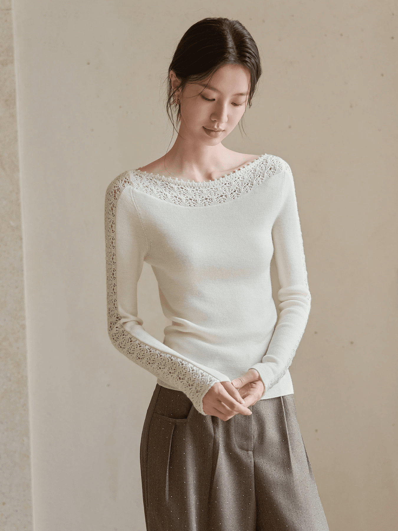 프랑스식 고급 센스 화이트 보트넥 자수 홀로우 아웃 니트 스웨터 여성 봄 가을 품격 기본 셔츠 슈퍼 잘 생긴 맨위
