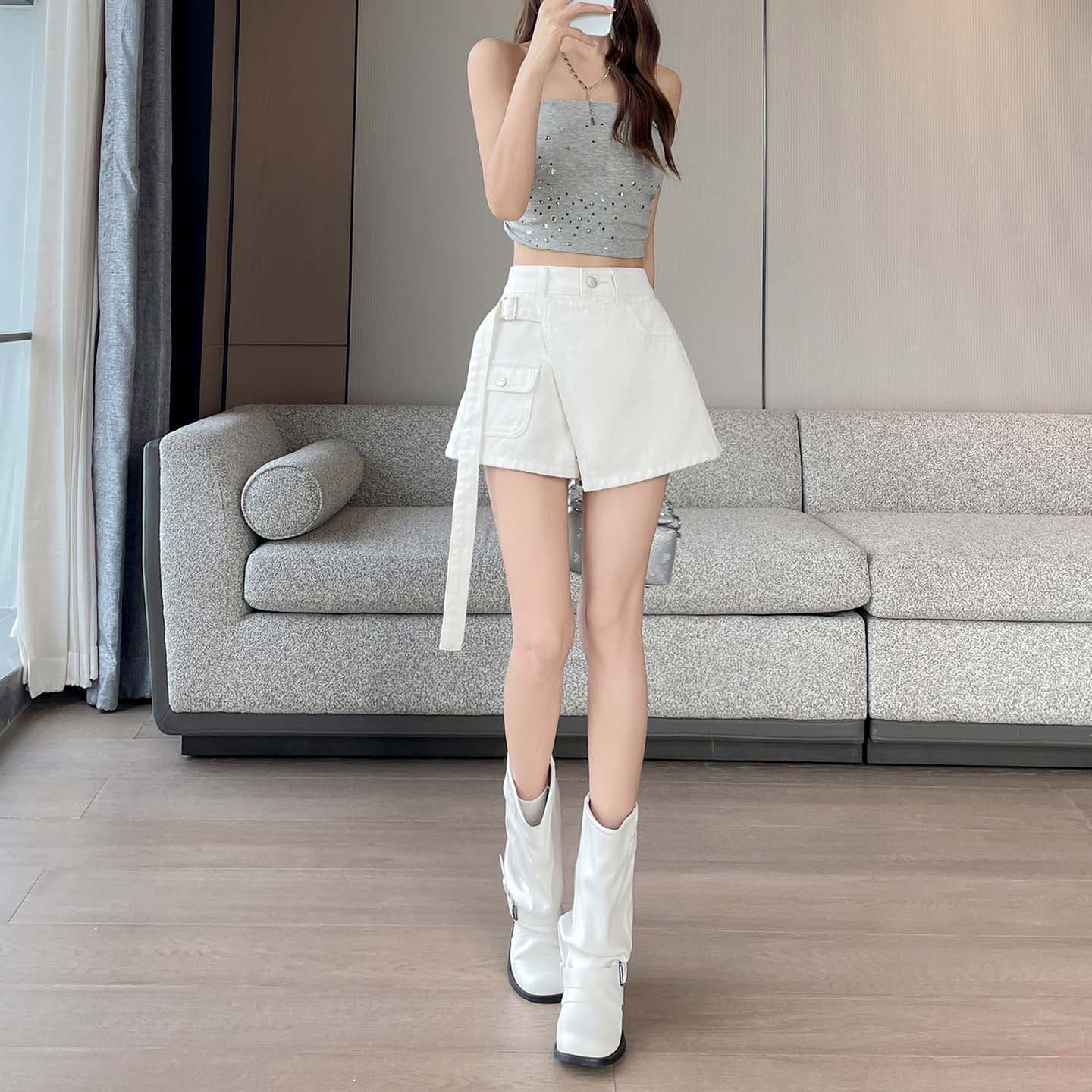 실사 화이트 반신 데님 스커트 여성 타이트 스커트 미니 스커트 2026 여름 한 마디 작은 키 핫걸 페이크 레이어드 치마바지