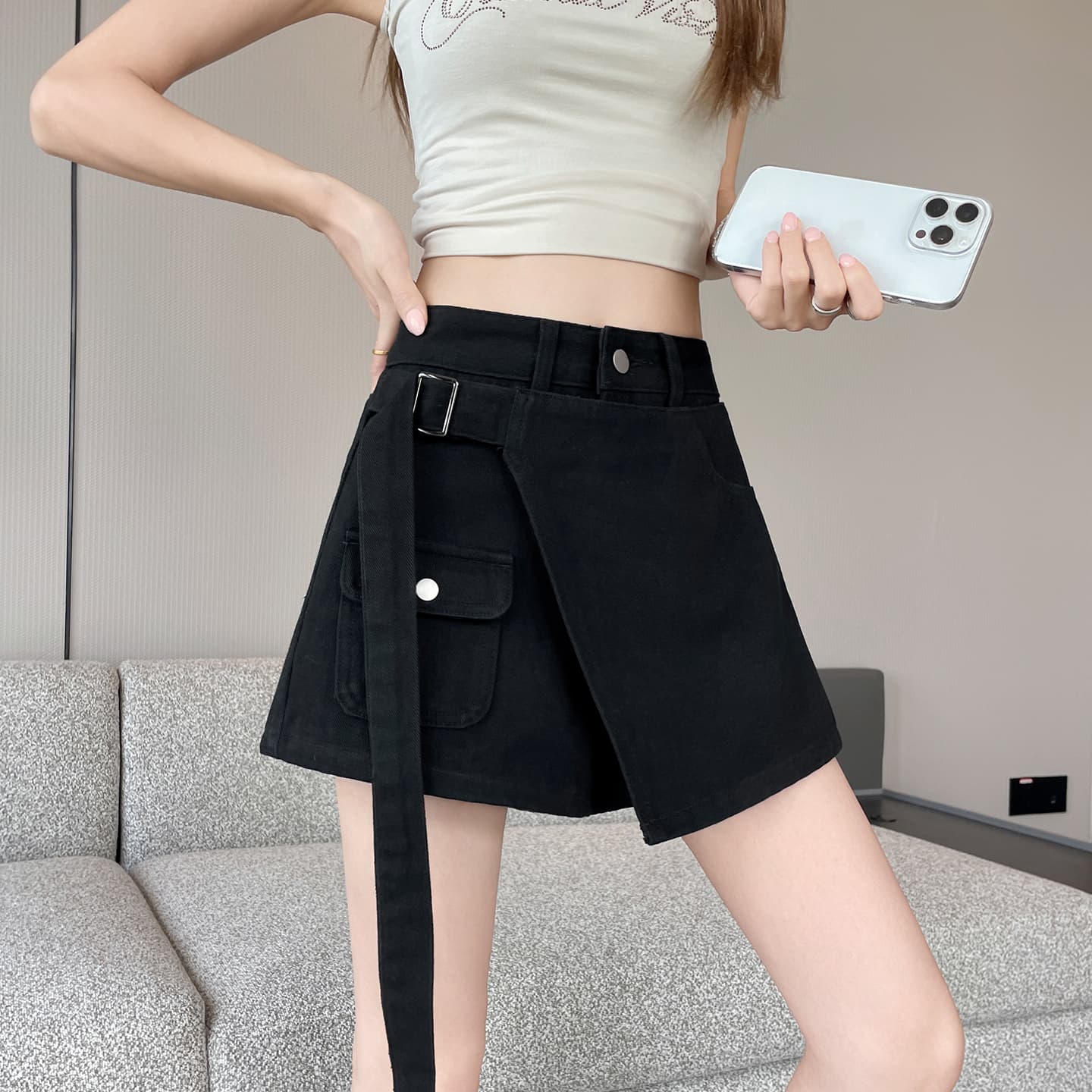 실사 화이트 반신 데님 스커트 여성 타이트 스커트 미니 스커트 2026 여름 한 마디 작은 키 핫걸 페이크 레이어드 치마바지 이미지 4