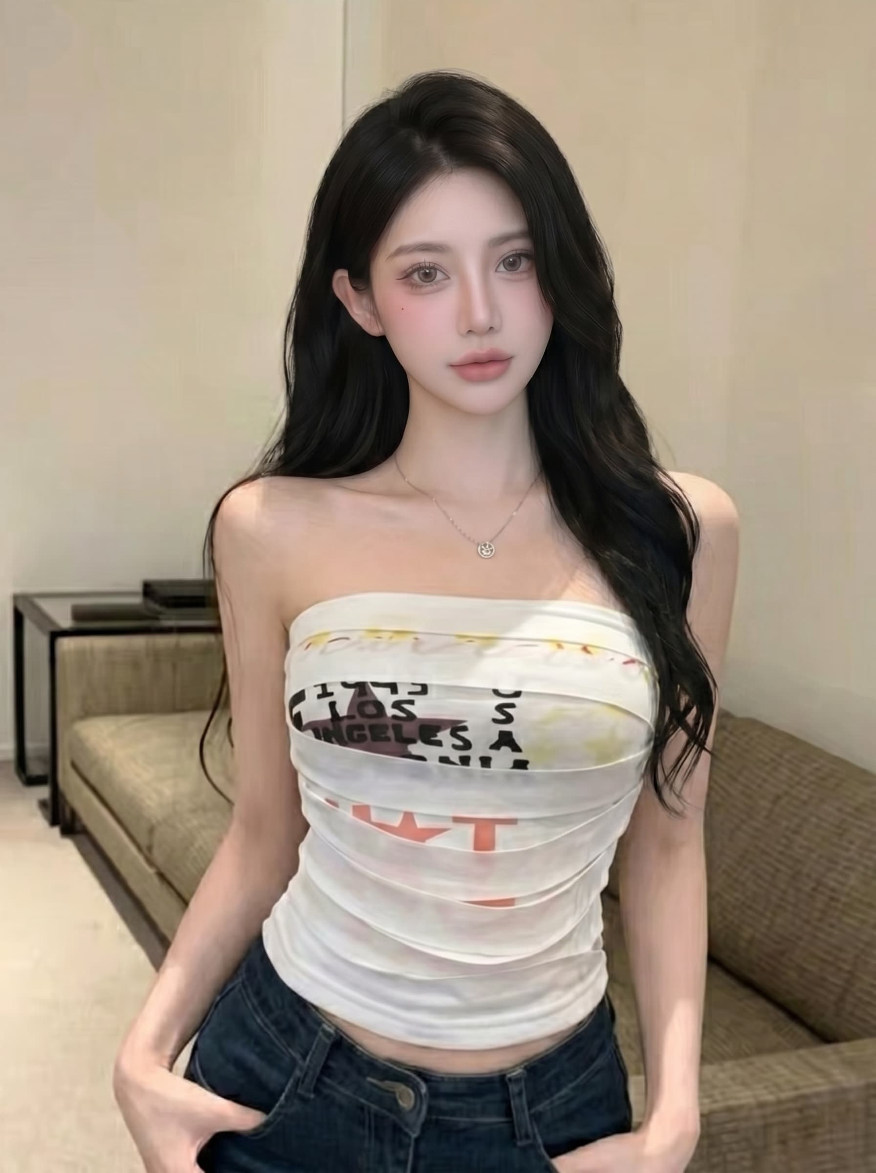 실사 핫걸 알파벳 프린트 찢어진 부분 나만의 것을 가져와 라. 가슴 패드 민소매 튜브탑 레트로 백리스 쇼트 스타일 맨위 조끼 여성 상세 이미지 3