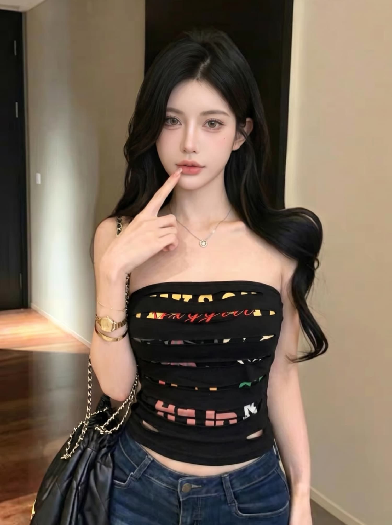 실사 핫걸 알파벳 프린트 찢어진 부분 나만의 것을 가져와 라. 가슴 패드 민소매 튜브탑 레트로 백리스 쇼트 스타일 맨위 조끼 여성 상세 이미지 4