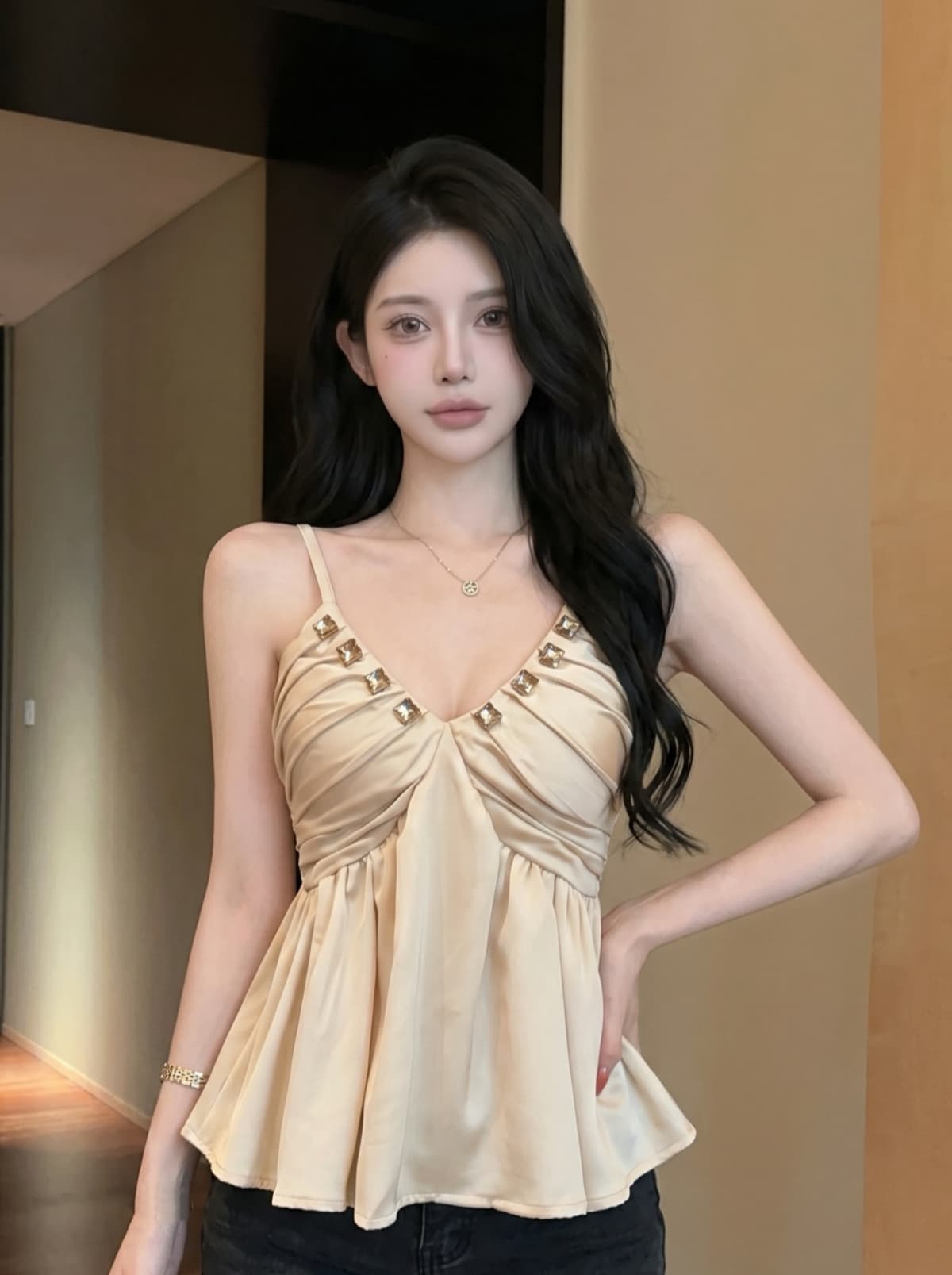 실사 빛 럭셔리 명문 여성 바람 고급 센스 캐미솔 여름 다이아몬드 세팅 V넥 주름 디자인 허리 수축 순수한 욕망 맨위 상세 이미지 10
