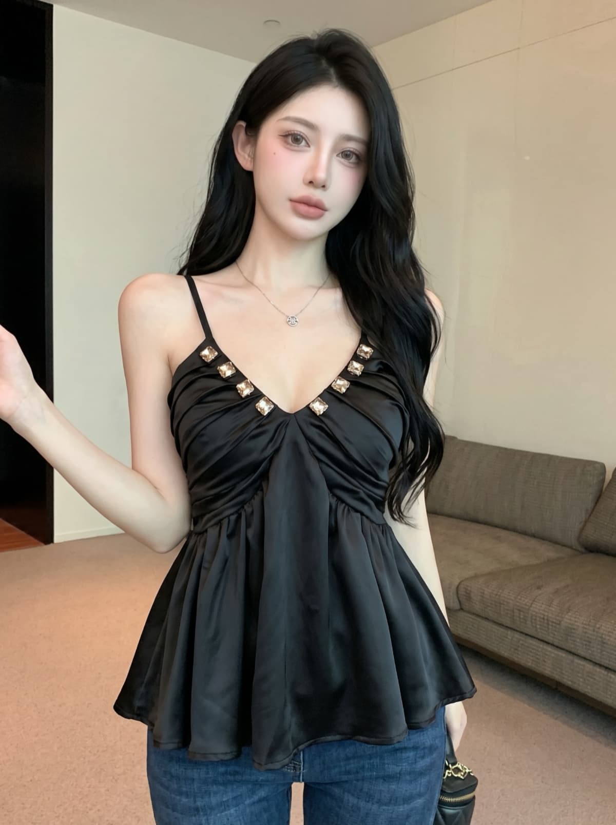 실사 빛 럭셔리 명문 여성 바람 고급 센스 캐미솔 여름 다이아몬드 세팅 V넥 주름 디자인 허리 수축 순수한 욕망 맨위 이미지 4