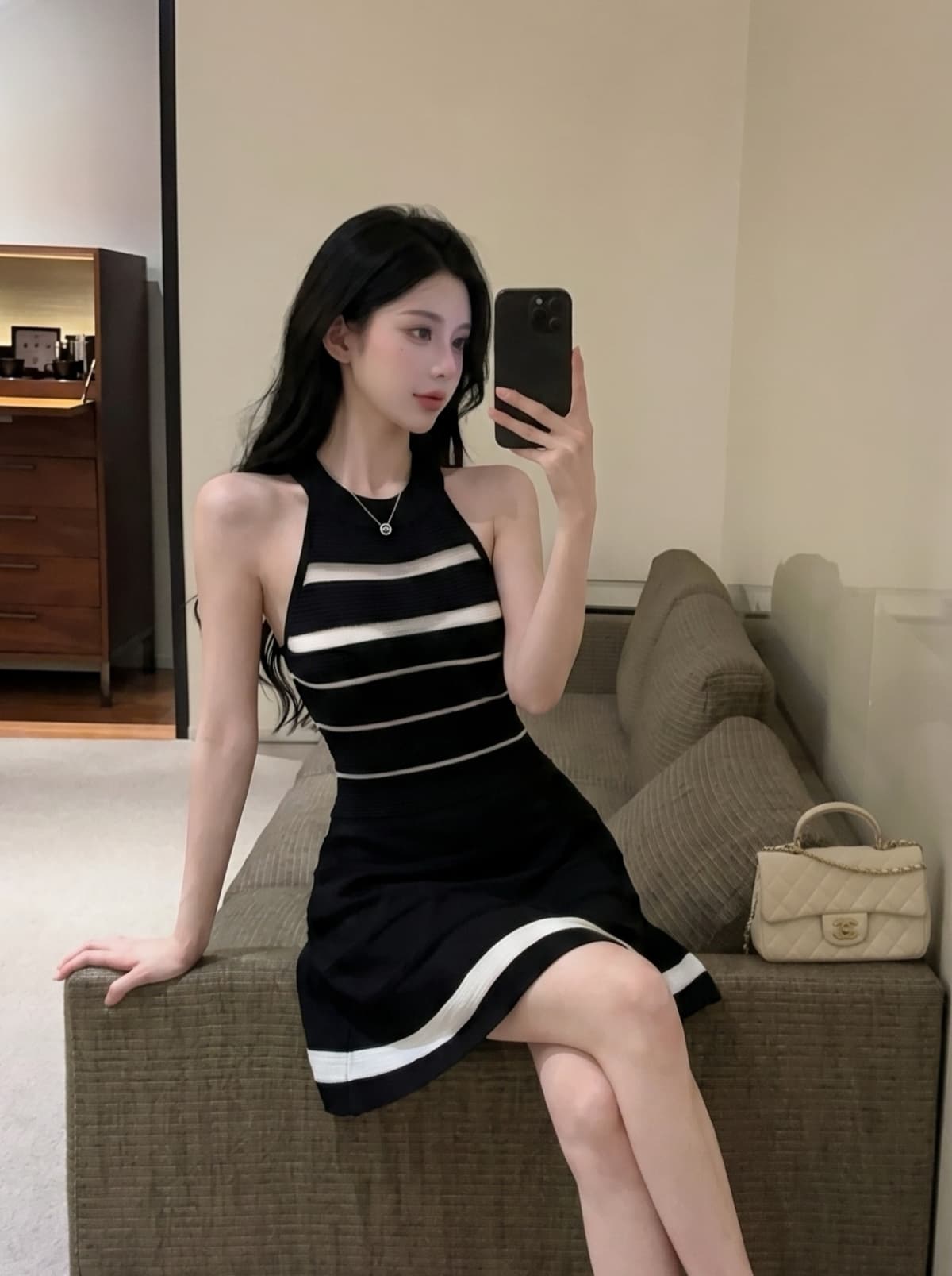 실사 프랑스식 니트 민소매 조끼 여성 드레스 여름 새로운 홀로우 아웃 섹시함 허리 수축 슬림해 보이는 품격 미니 스커트 이미지 5