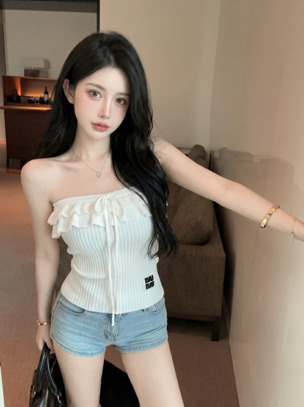 실사 달콤함 펌프 Pleat 쇼트 스타일 디자인 센스 여성 여름 새로운 몸매 가꾸기 프릴 오프숄더 튜브탑 맨위 이미지 4
