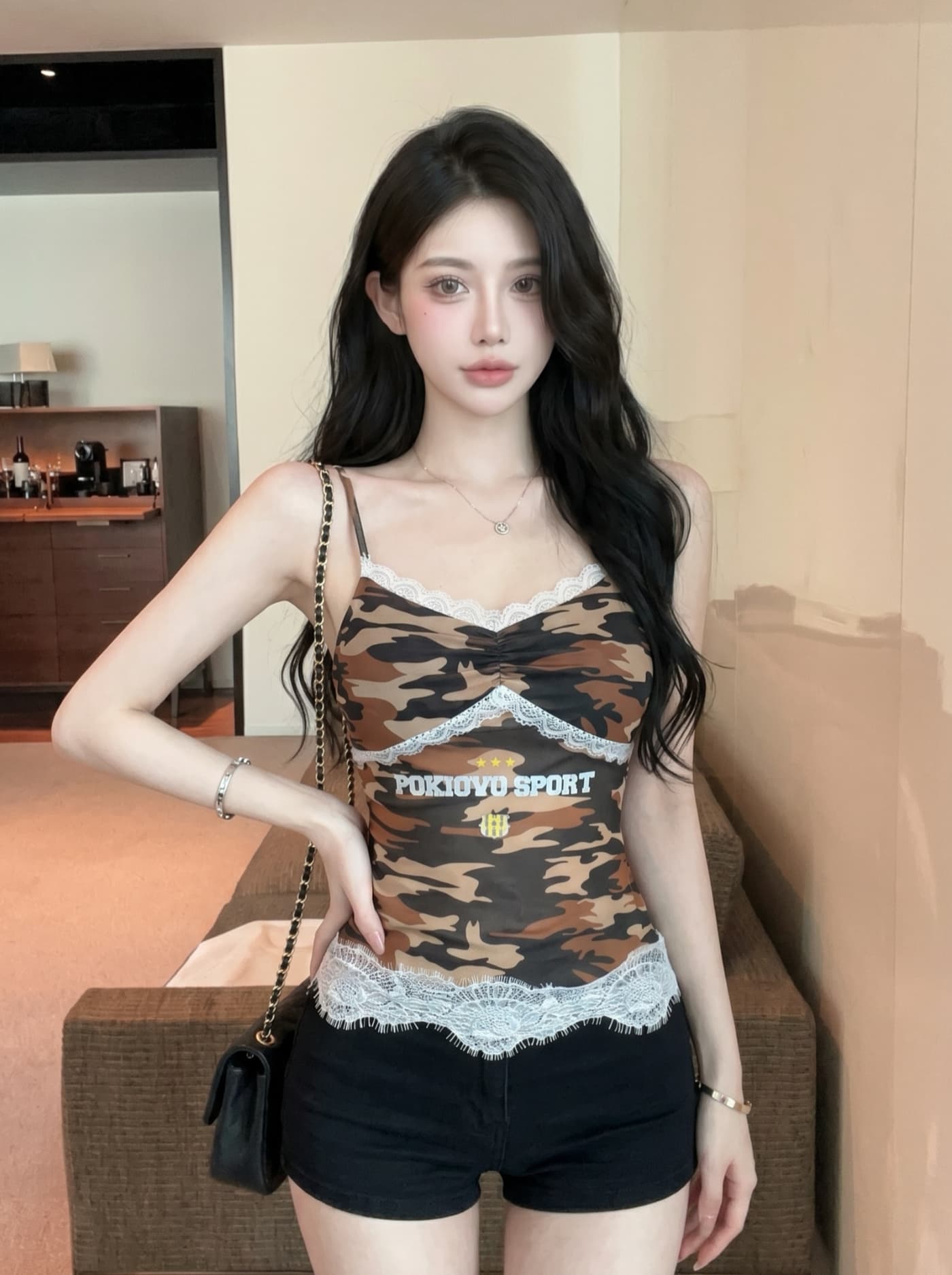 실사 아메리칸 레트로 알파벳 프린트 레이스 측면 카모플라주 캐미솔 여름 허리 수축 슬림해 보이는 핫걸 맨위 여성 상세 이미지 1