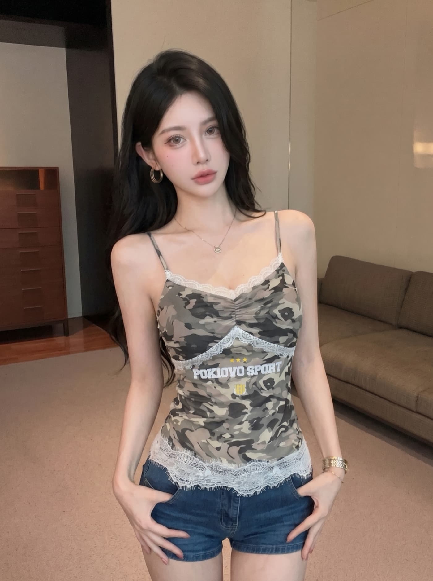 실사 아메리칸 레트로 알파벳 프린트 레이스 측면 카모플라주 캐미솔 여름 허리 수축 슬림해 보이는 핫걸 맨위 여성 상세 이미지 7