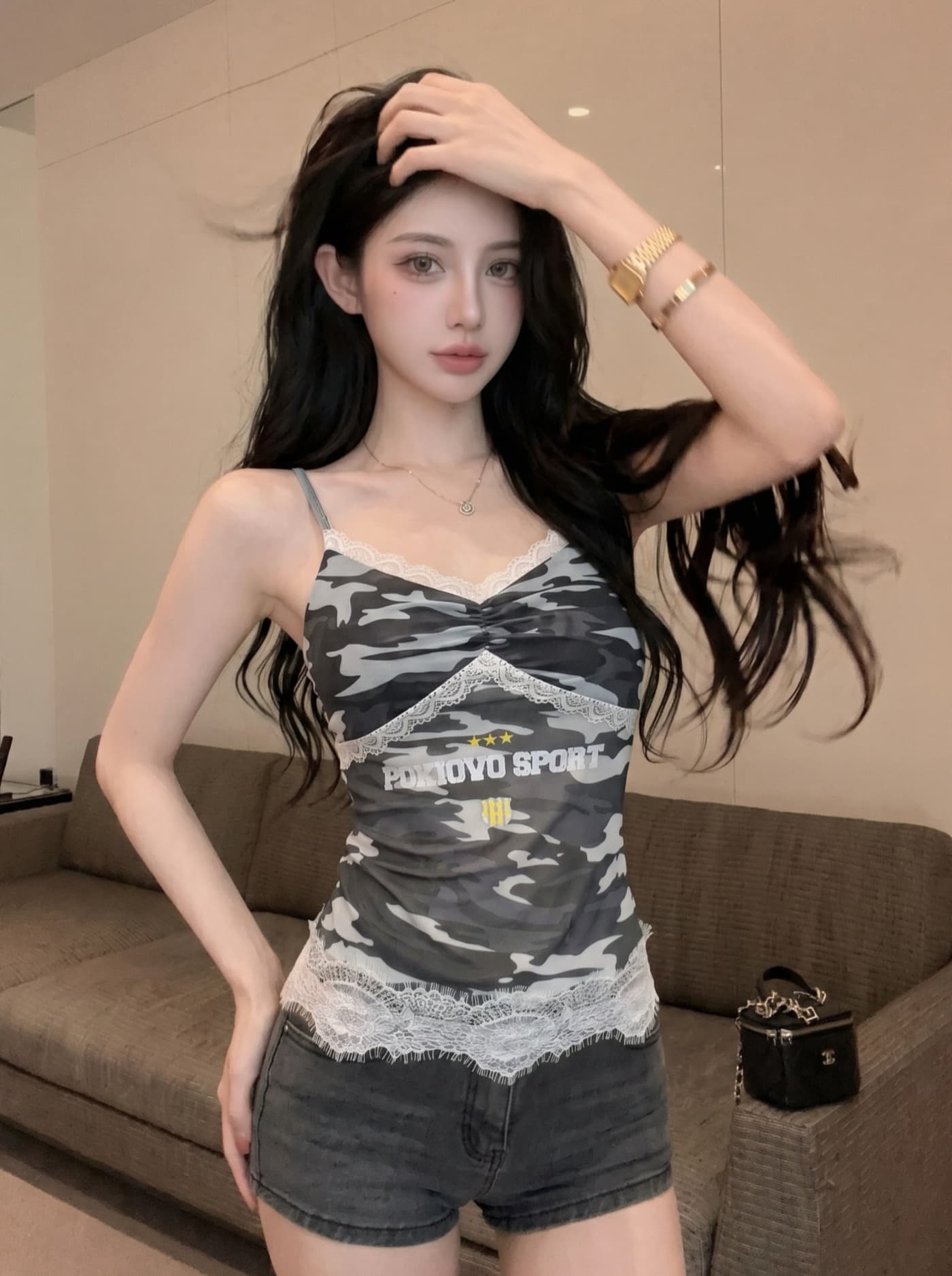 실사 아메리칸 레트로 알파벳 프린트 레이스 측면 카모플라주 캐미솔 여름 허리 수축 슬림해 보이는 핫걸 맨위 여성 상세 이미지 13