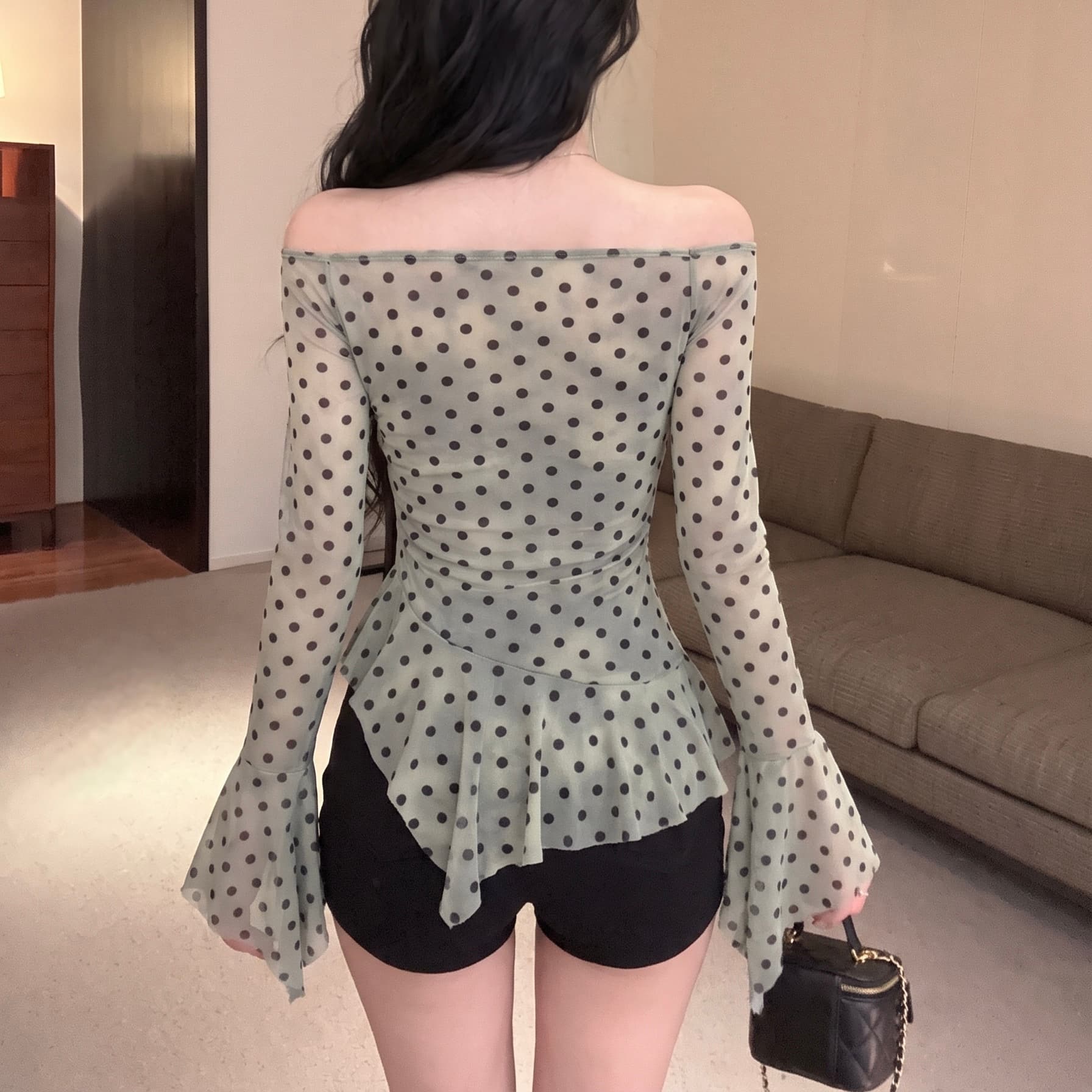 실사 디자인 센스 핫걸 비스듬한 칼라 오프숄더 도트 무늬 프린트 긴팔 시스루 망사 불규칙 티셔츠 맨위 여성 여름 이미지 6