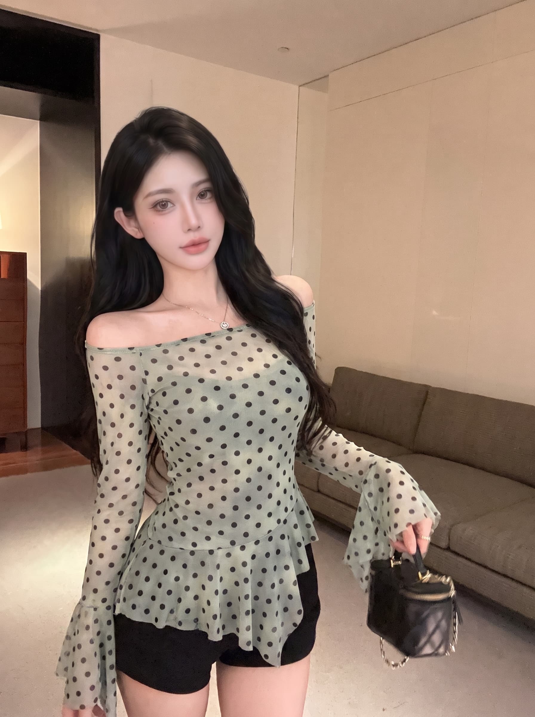 실사 디자인 센스 핫걸 비스듬한 칼라 오프숄더 도트 무늬 프린트 긴팔 시스루 망사 불규칙 티셔츠 맨위 여성 여름 상세 이미지 3