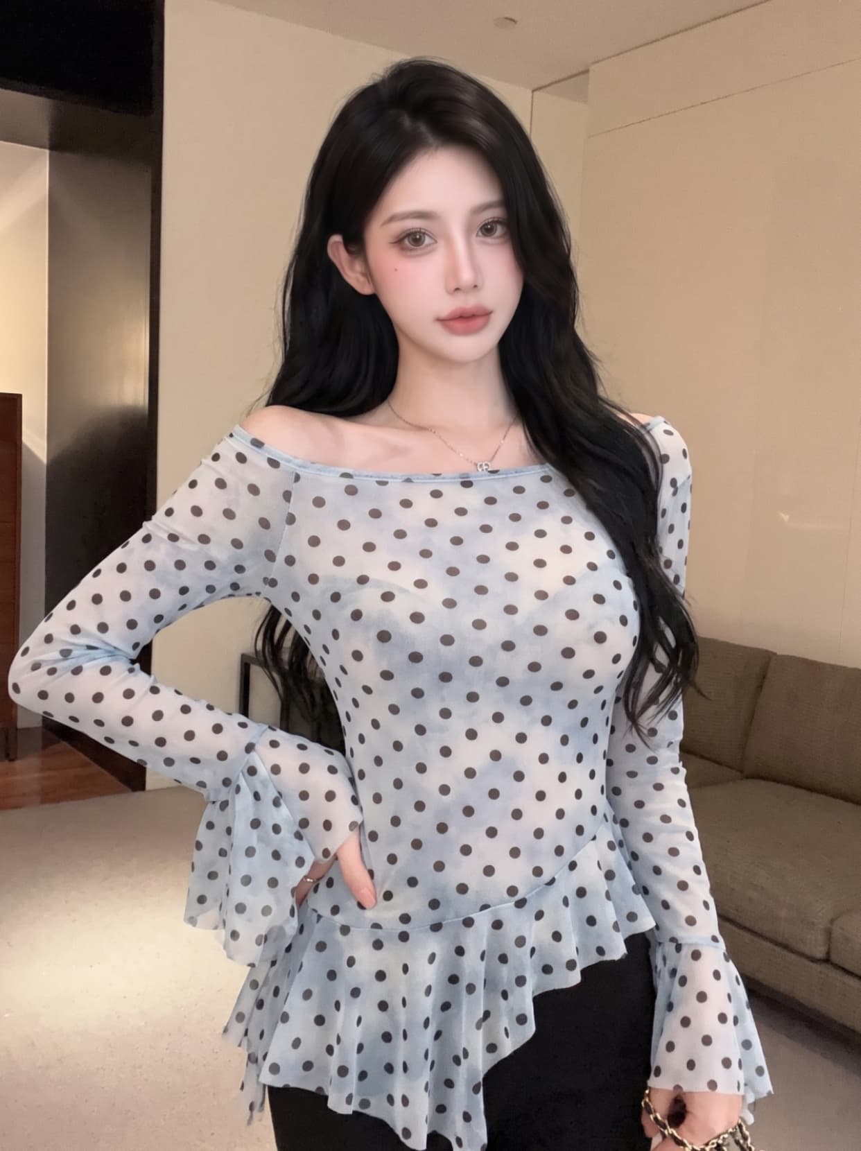 실사 디자인 센스 핫걸 비스듬한 칼라 오프숄더 도트 무늬 프린트 긴팔 시스루 망사 불규칙 티셔츠 맨위 여성 여름 상세 이미지 16