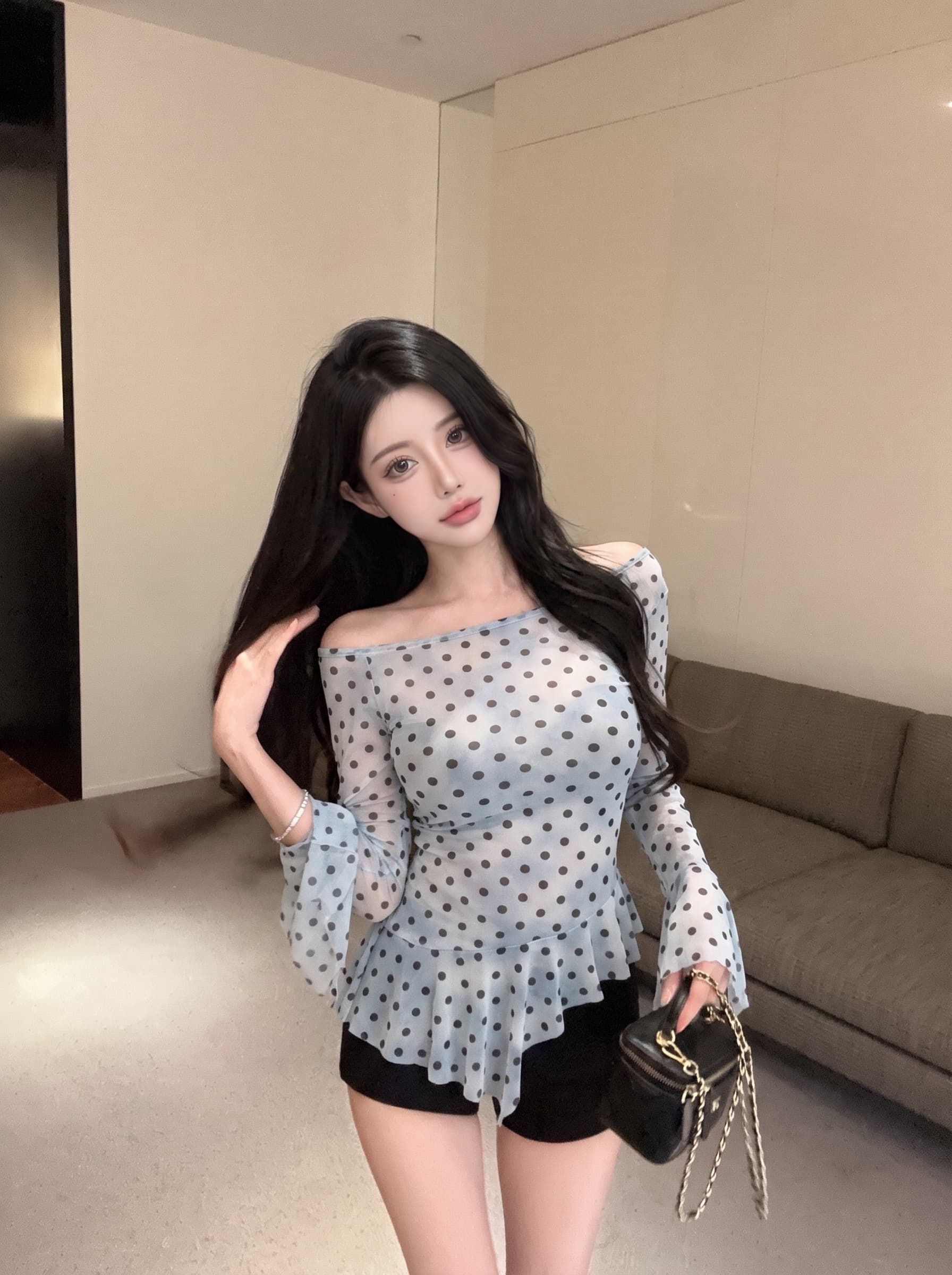 실사 디자인 센스 핫걸 비스듬한 칼라 오프숄더 도트 무늬 프린트 긴팔 시스루 망사 불규칙 티셔츠 맨위 여성 여름 상세 이미지 20