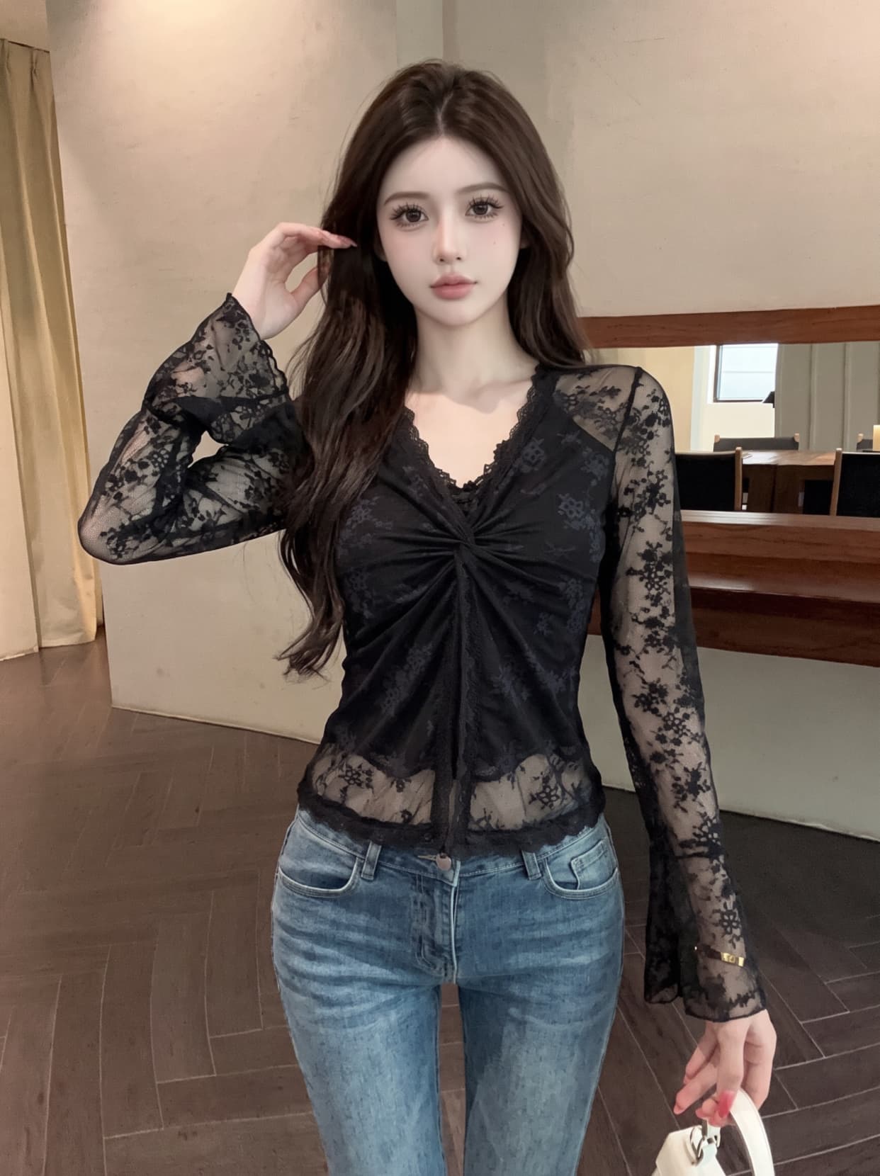 실사 핫걸 순수한 욕망 바람 페이크 레이어드 V넥 비틀림 레이스 셔츠 여성 여름 몸매 가꾸기 슬림해 보이는 고유 한 아름다운 맨위 이미지 3