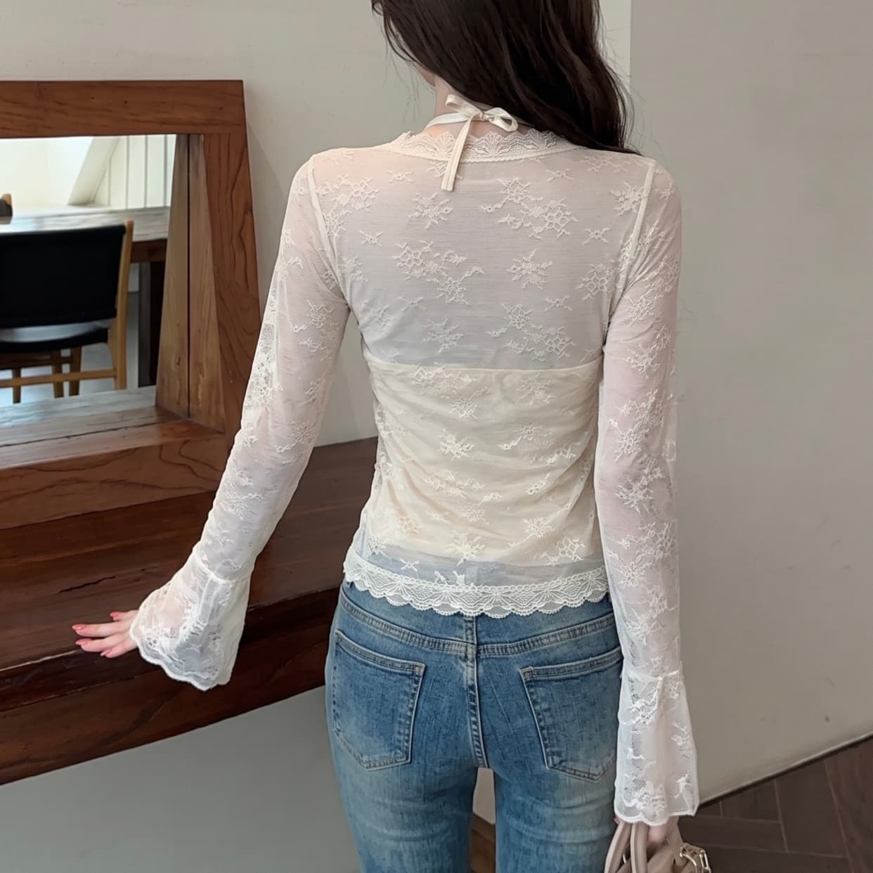 실사 핫걸 순수한 욕망 바람 페이크 레이어드 V넥 비틀림 레이스 셔츠 여성 여름 몸매 가꾸기 슬림해 보이는 고유 한 아름다운 맨위 이미지 6