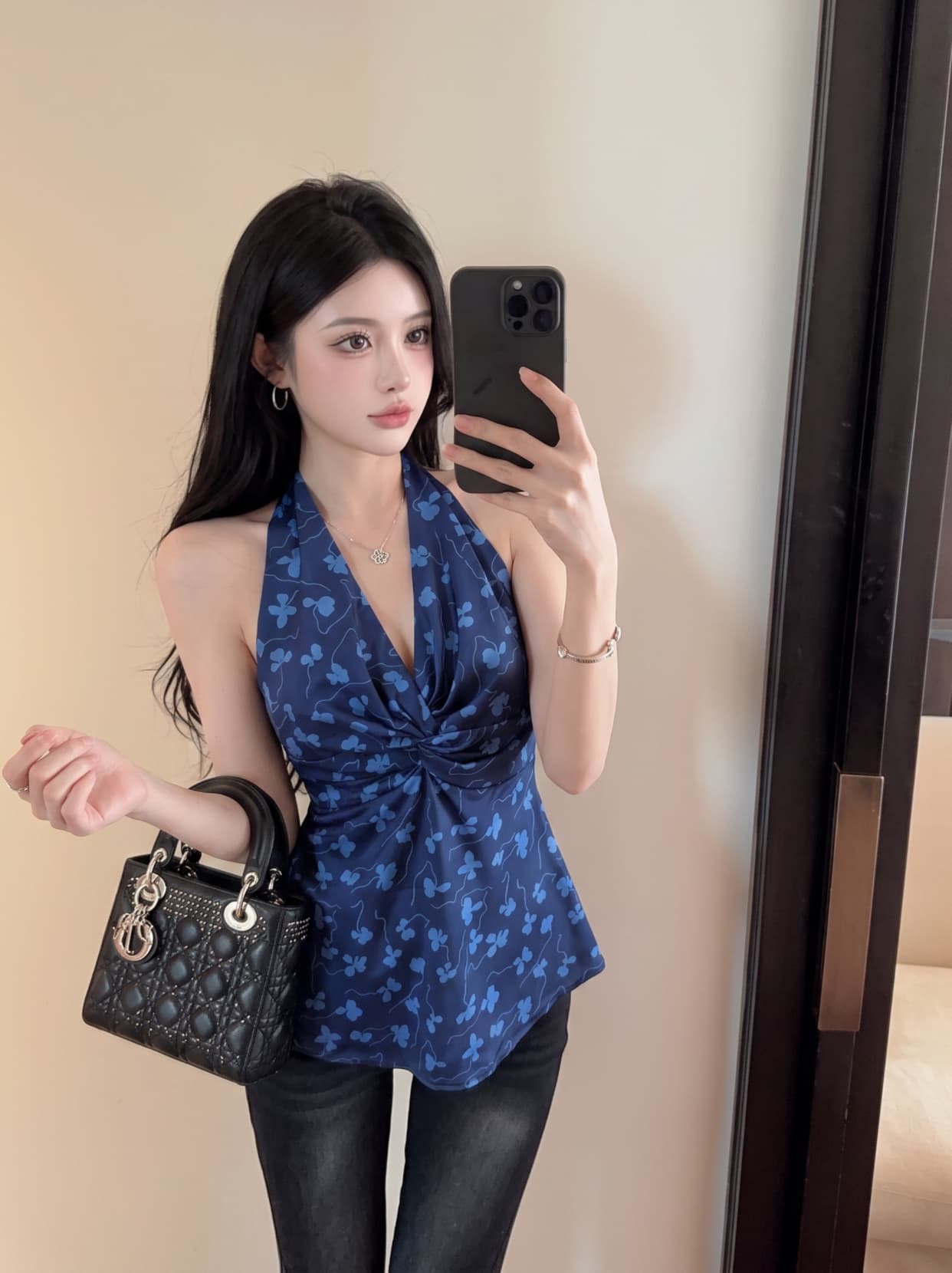 실사 프랑스식 파란색 꽃무늬 비틀림 행침 목 V넥 캐미솔 디자인 센스 핫걸 외출용 민소매 맨위 이미지 4