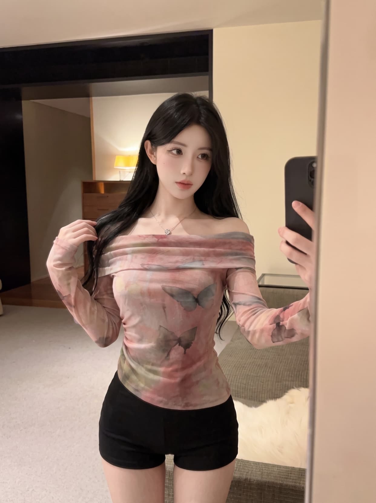 실사 이른 가을 한국 스타일 새로운 보트넥 나비 프린트 몸매 가꾸기 슬림해 보이는 불규칙 긴팔 티셔츠 맨위 여성 상세 이미지 12