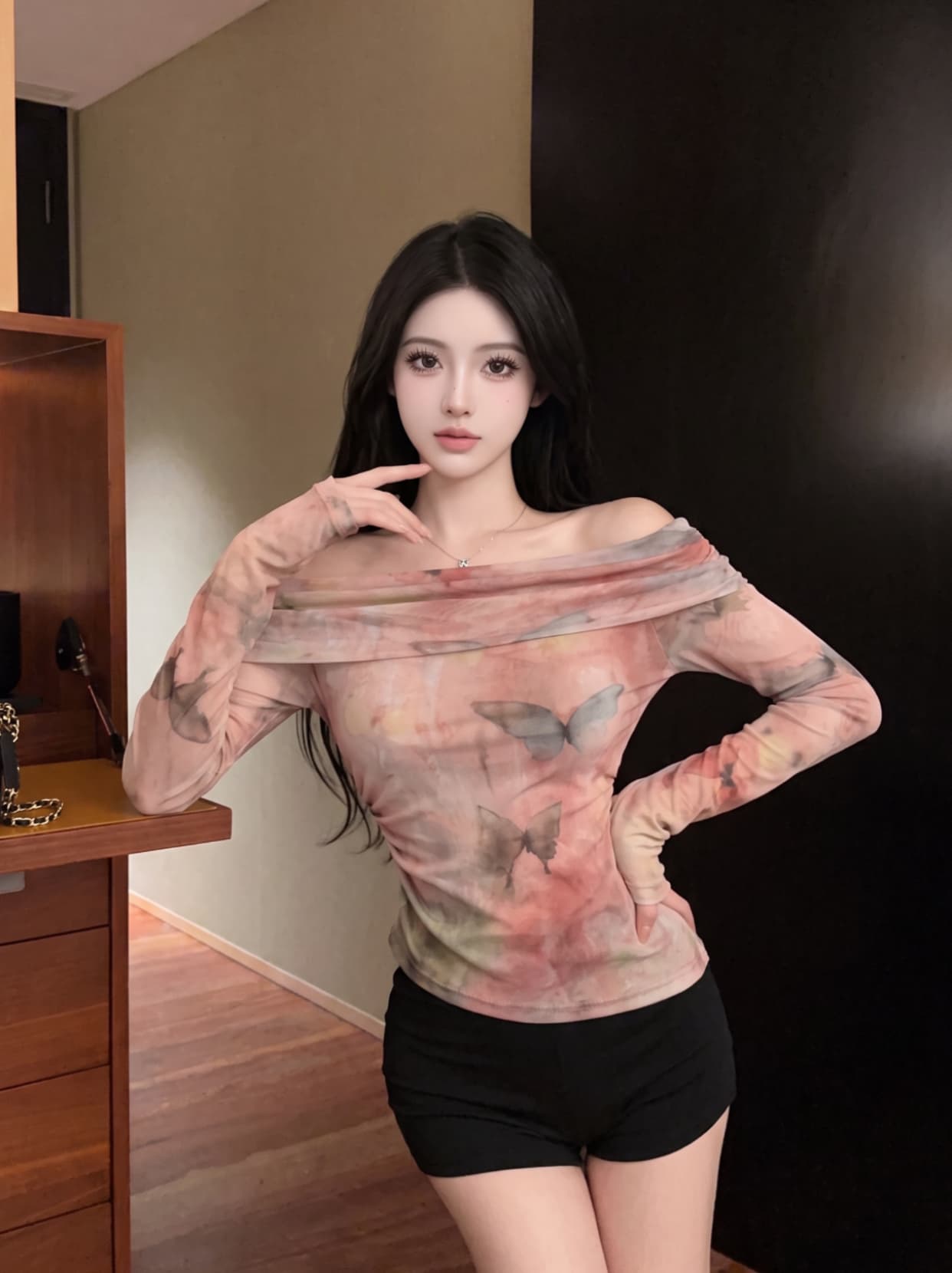실사 이른 가을 한국 스타일 새로운 보트넥 나비 프린트 몸매 가꾸기 슬림해 보이는 불규칙 긴팔 티셔츠 맨위 여성 상세 이미지 14