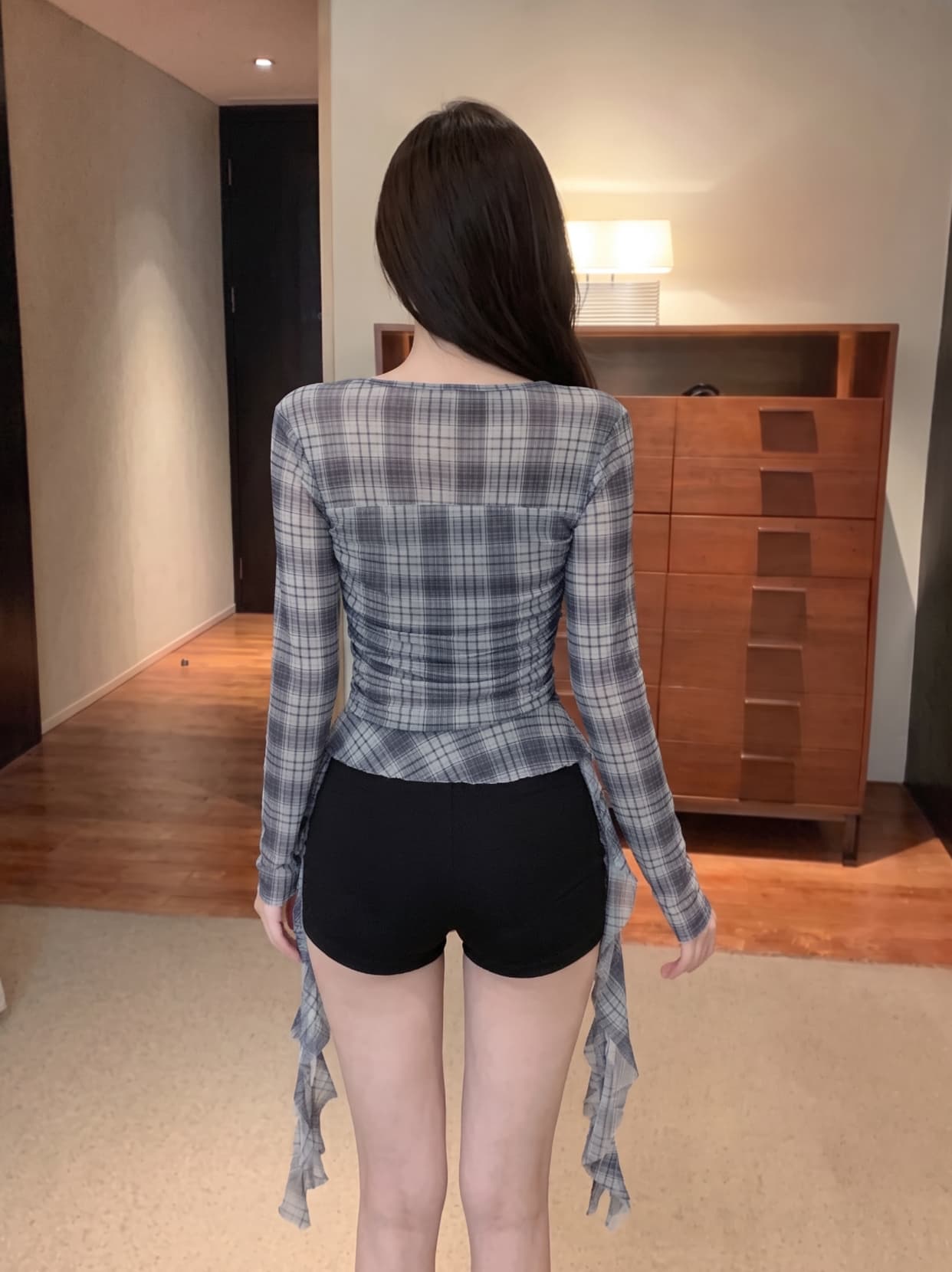 실사 낮은 가슴 체크무늬 주름 프릴 리본 긴팔 망사 맨위 불규칙 풀오버 티셔츠 여성 상세 이미지 7
