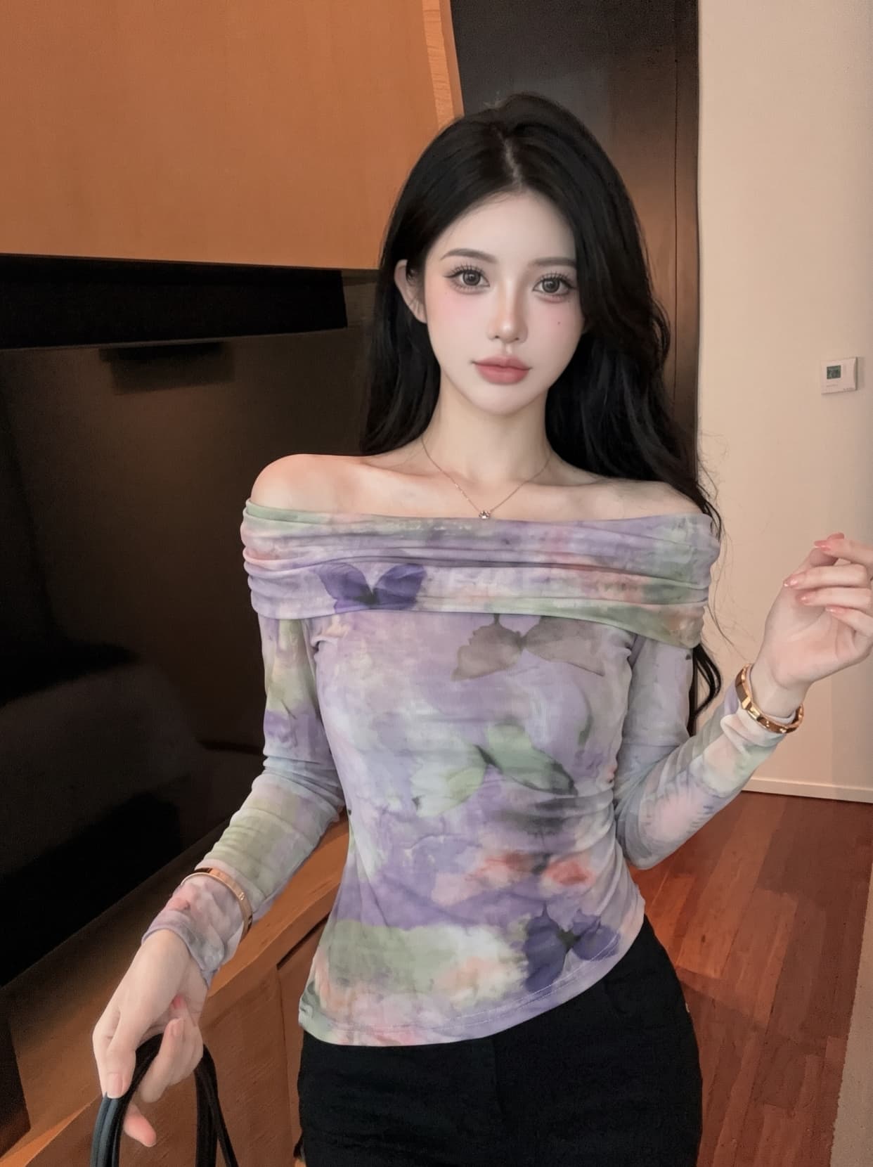 실사 이른 가을 한국 스타일 새로운 보트넥 나비 프린트 몸매 가꾸기 슬림해 보이는 불규칙 긴팔 티셔츠 맨위 여성 이미지 5