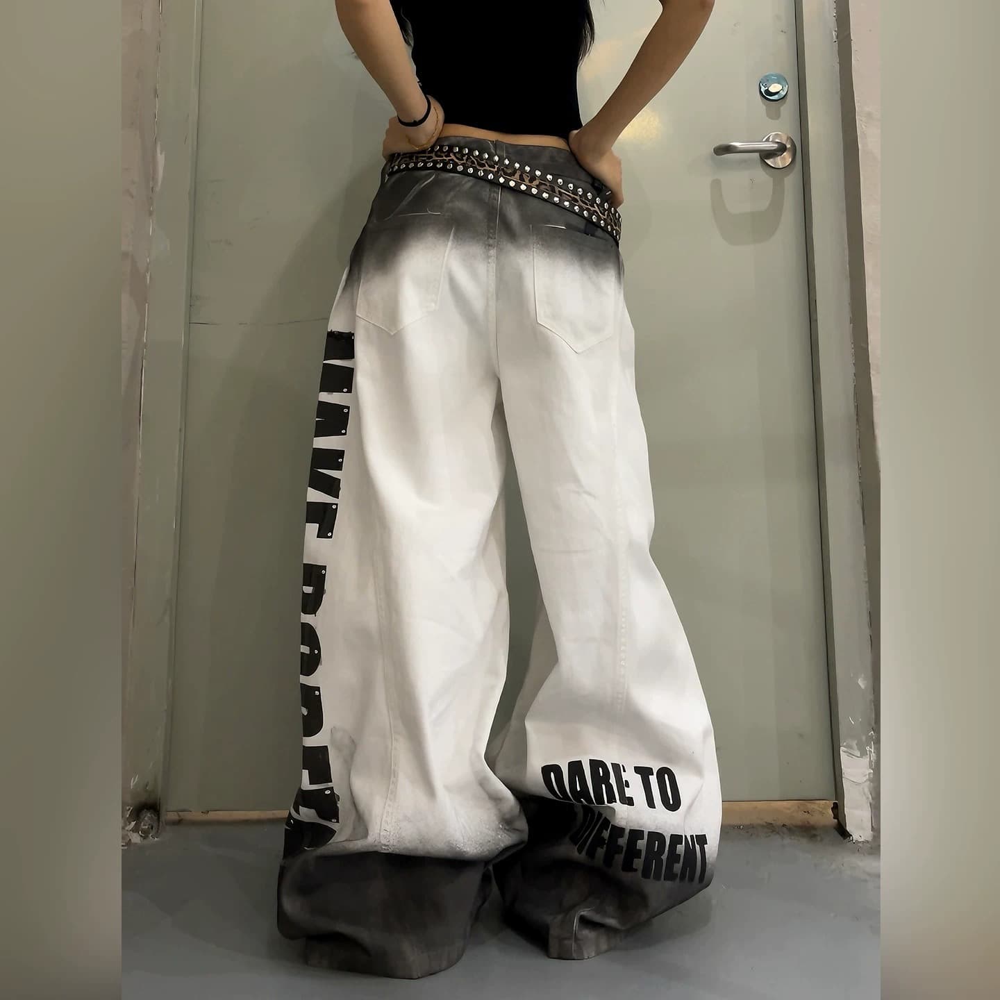 아메리칸 거리 디자인 센스 워싱 그라데이션 마 오래된 알파벳 잉크젯 청바지 남녀 baggy 루즈핏 모통이 칼 바지 상세 이미지 5