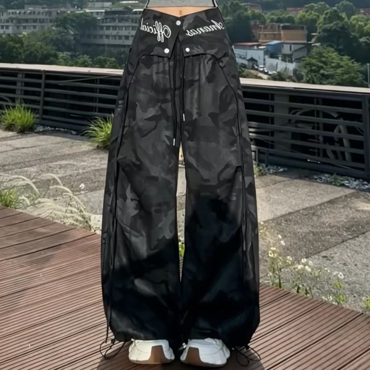 원본 것 낙하산 병 바지 프린트 랩스커트팬츠 카모플라주 워크웨어 팬츠 여성 여름 얇은 스타일 주름 발을 닫으십시오. 운동 바지 상세 이미지 3