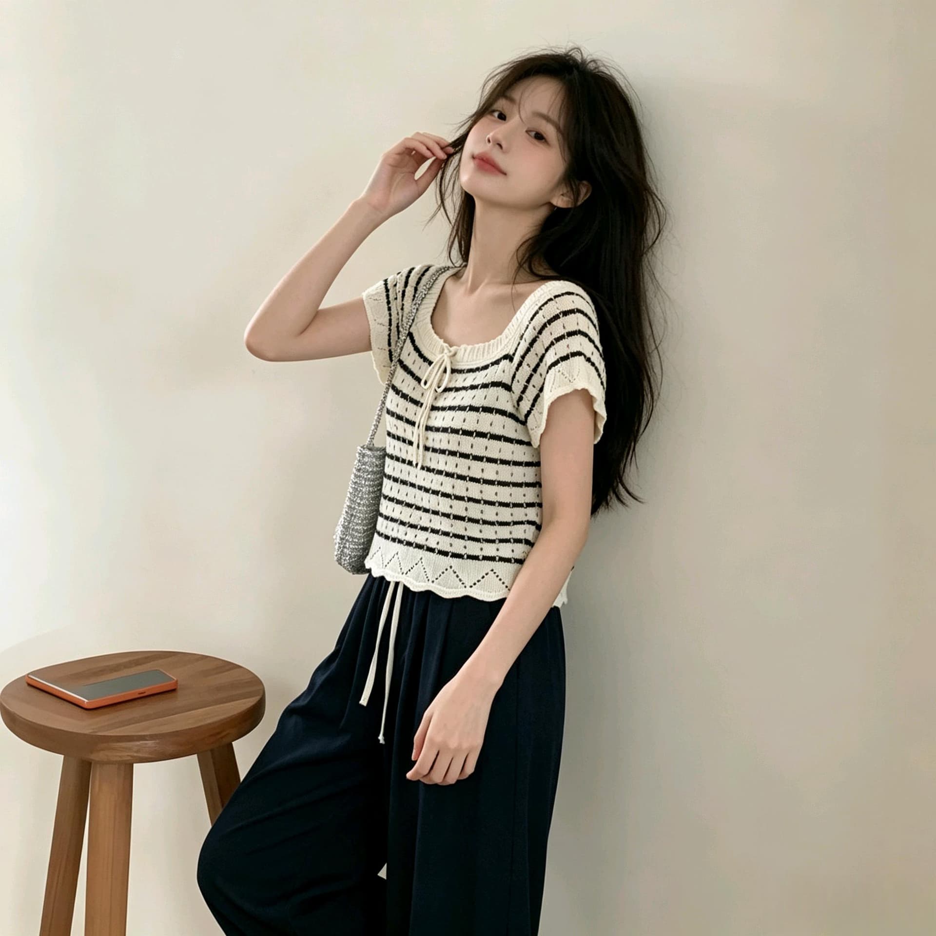 실사 작은 대중 디자인 센스 스트라이프 홀로우 아웃 반팔 맨위 한 부서 느슨함 센스 광장 칼라 레이스업 쇼트 스타일 니트 스웨터 이미지 4