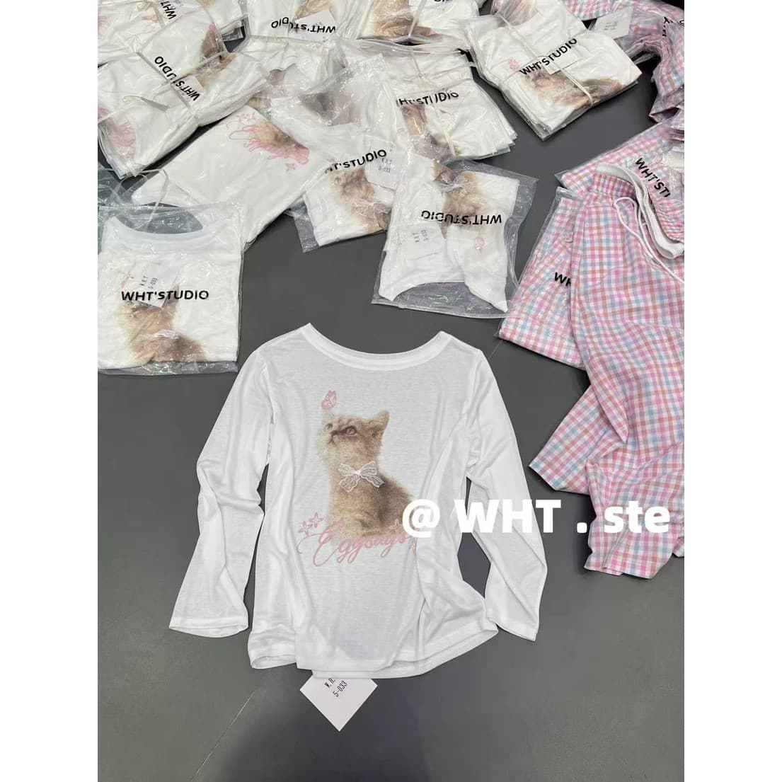 올해 여름 한국 스타일 세련된 고양이 프린트 나비 매듭 얇은 스타일 국방 사이 오프숄더 티셔츠 여성 다용도 맨위 트렌디 이미지 2