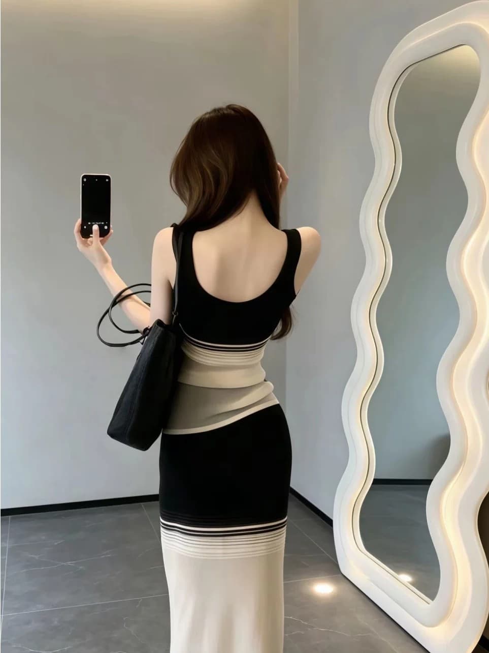 작은 샤넬 스타일 흑백 줄무늬 배색 니트 조끼 세트 여성 여름 품격 허리 수축 슬림해 보이는 반신 롱 스커트 투피스 세트 상세 이미지 10