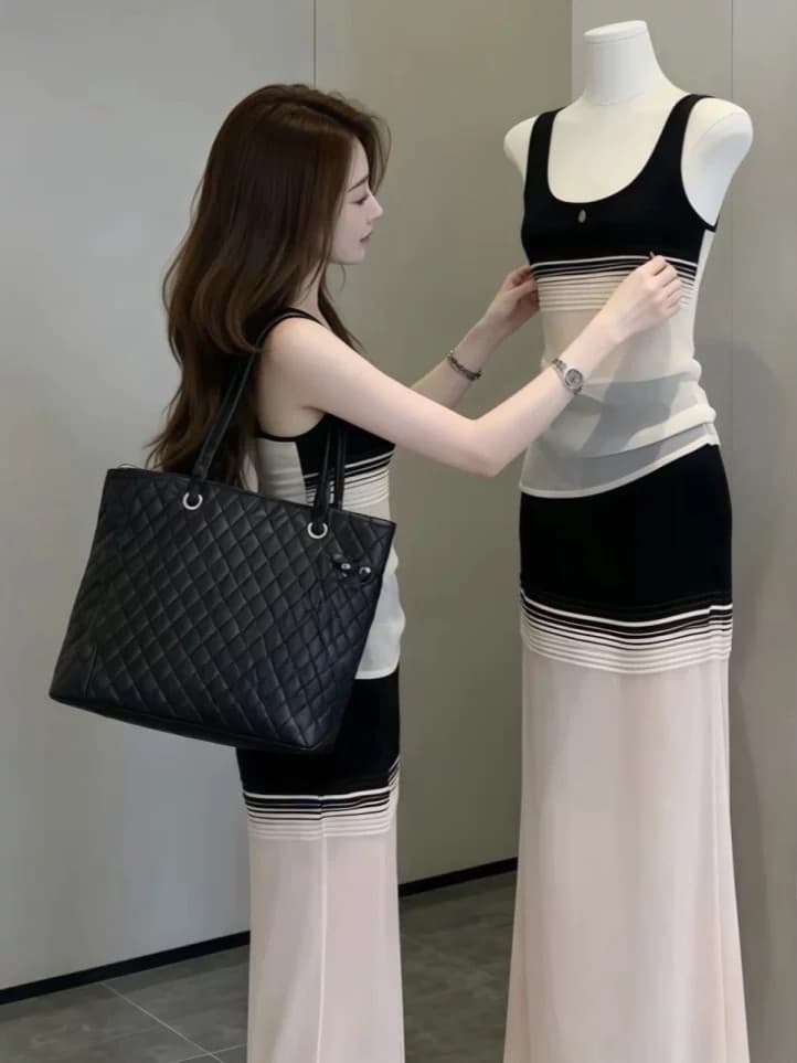 작은 샤넬 스타일 흑백 줄무늬 배색 니트 조끼 세트 여성 여름 품격 허리 수축 슬림해 보이는 반신 롱 스커트 투피스 세트 상세 이미지 12