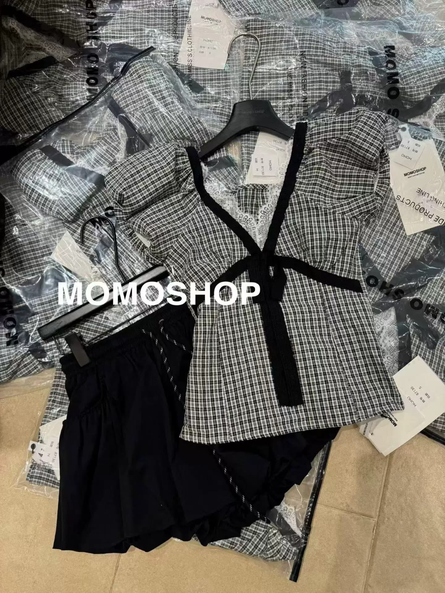 momo 여름 2026 새로운 디자인 센스 한국 스타일 레이스 측면 배색 체크무늬 맨위 여성 패션 다용도 티셔츠 여성 상세 이미지 3
