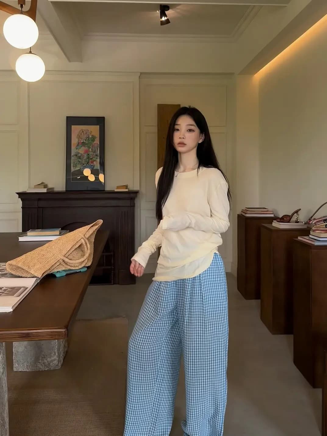 미니멀리즘 단색 기초 섹션 얼음 실크 긴팔 티셔츠 여성 얇은 스타일 몸매 가꾸기 슬림해 보이는 디자인 센스 만나는 맨위 트렌디 이미지 4