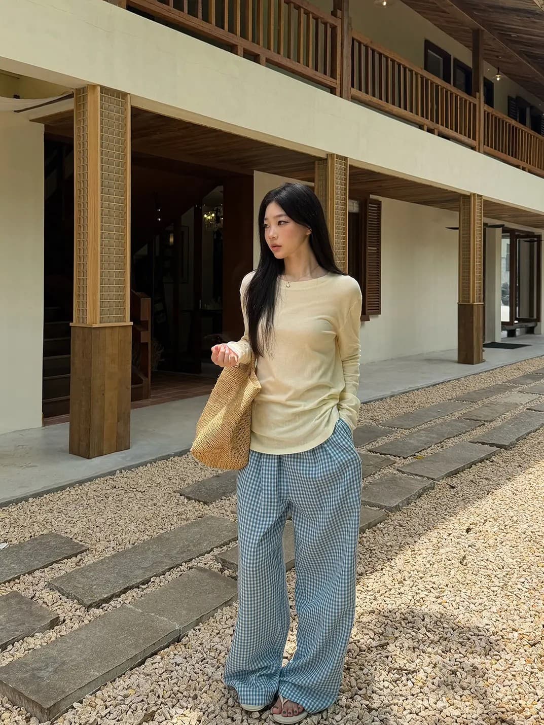 미니멀리즘 단색 기초 섹션 얼음 실크 긴팔 티셔츠 여성 얇은 스타일 몸매 가꾸기 슬림해 보이는 디자인 센스 만나는 맨위 트렌디 이미지 2