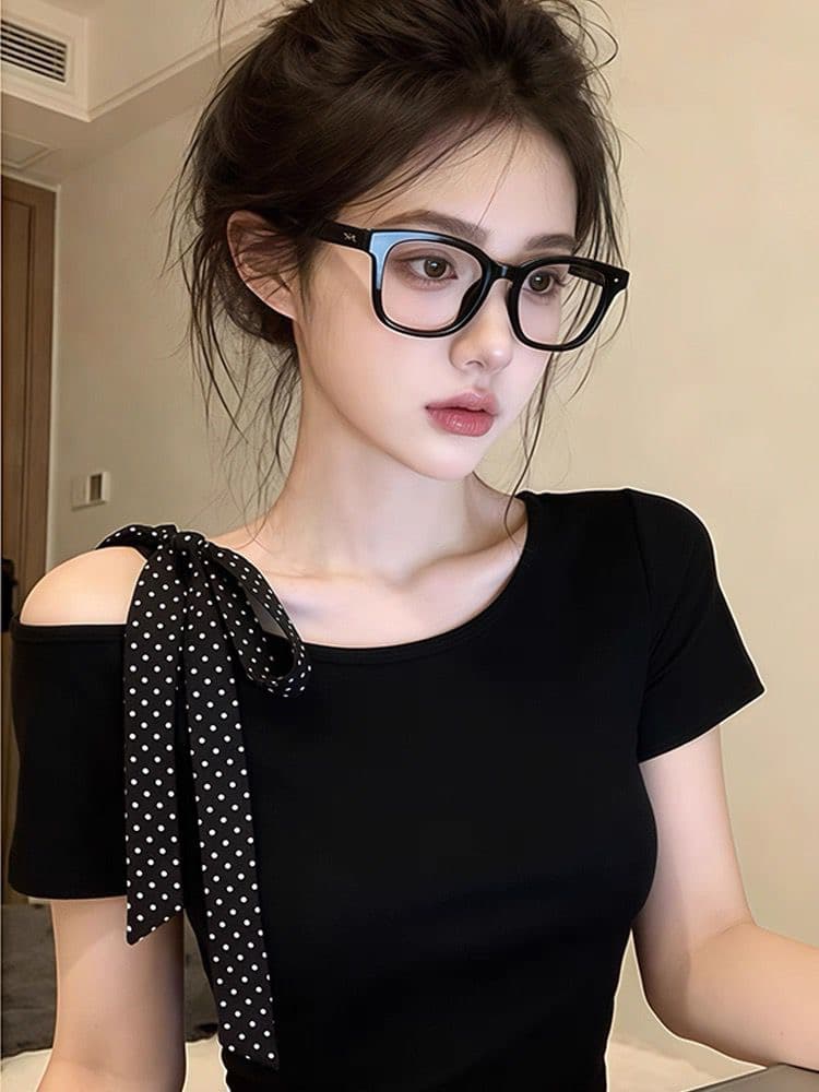 프랑스식 고유 한 아름다운 검정색 반팔 티셔츠 여성 2026 여름 새로운 디자인 센스 작은 대중 패션 품격 맨위 이미지 3