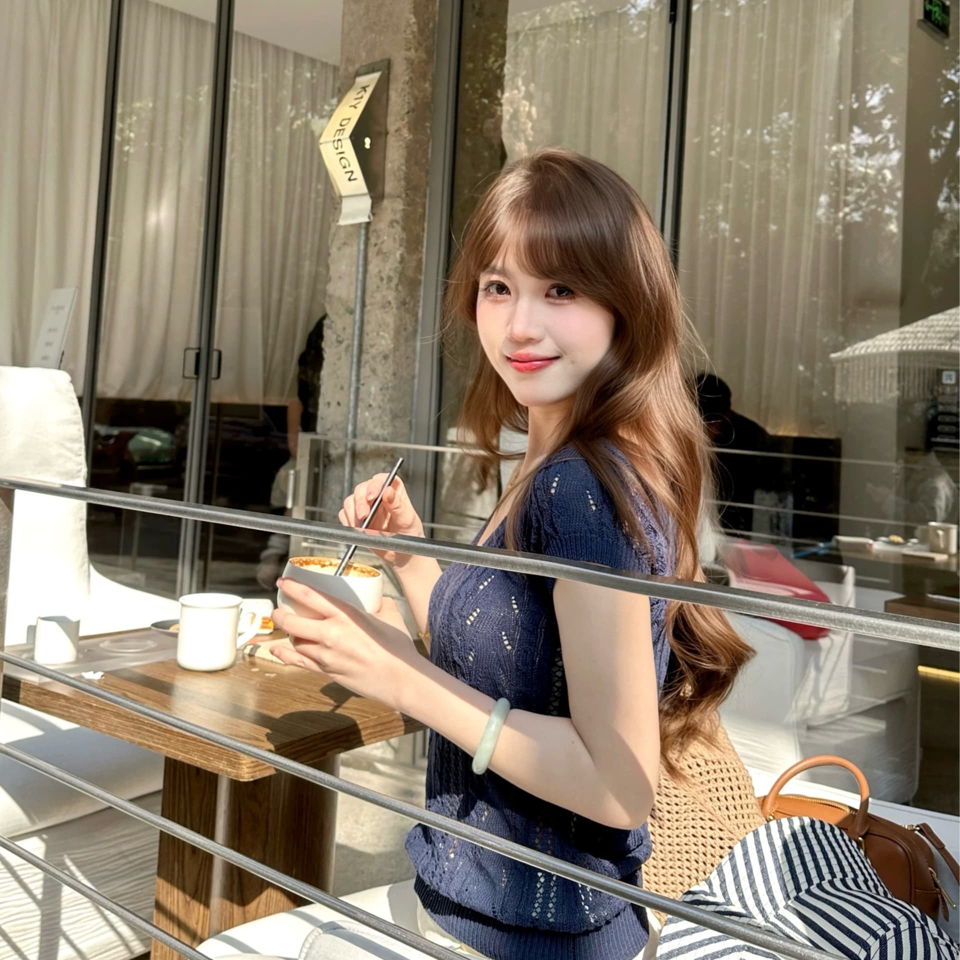 고급 순수한 욕망 통제 한국 스타일 홀로우 아웃 마이크로 ~을 통해 V넥 티셔츠 여성 2026 여름 새로운 얇은 스타일 몸매 가꾸기 니트 반팔 이미지 3