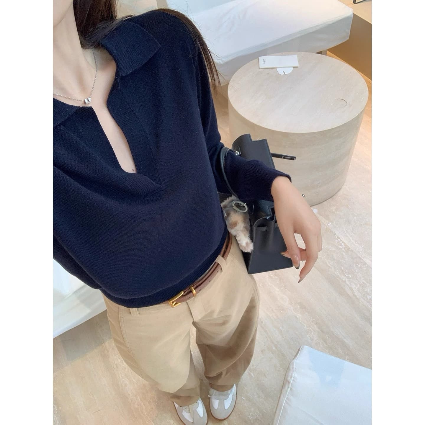 한 부서 문예 레트로 블루 색상 긴팔 니트 스웨터 티셔츠 여성 가을 느긋한 고급 센스 POLO 셔츠 만나는 맨위 상세 이미지 2
